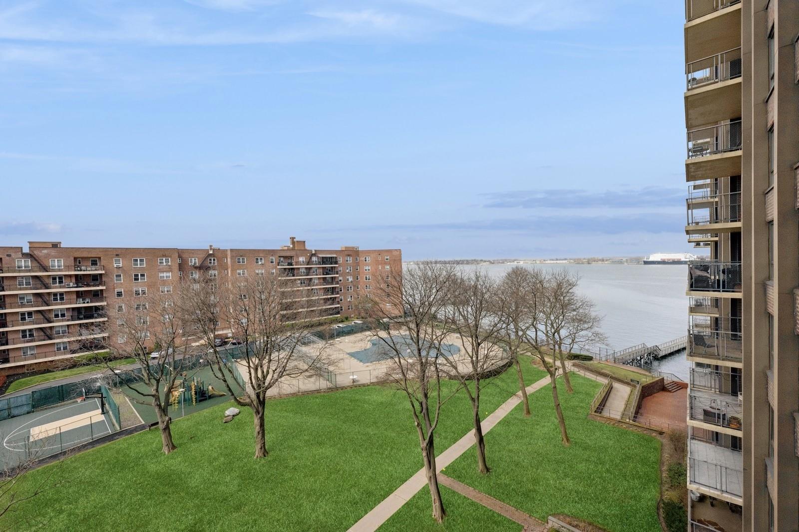 #19 photo, 166-25 Powells Cove Boulevard, クイーンズ区 Beechhurst , NY 11357