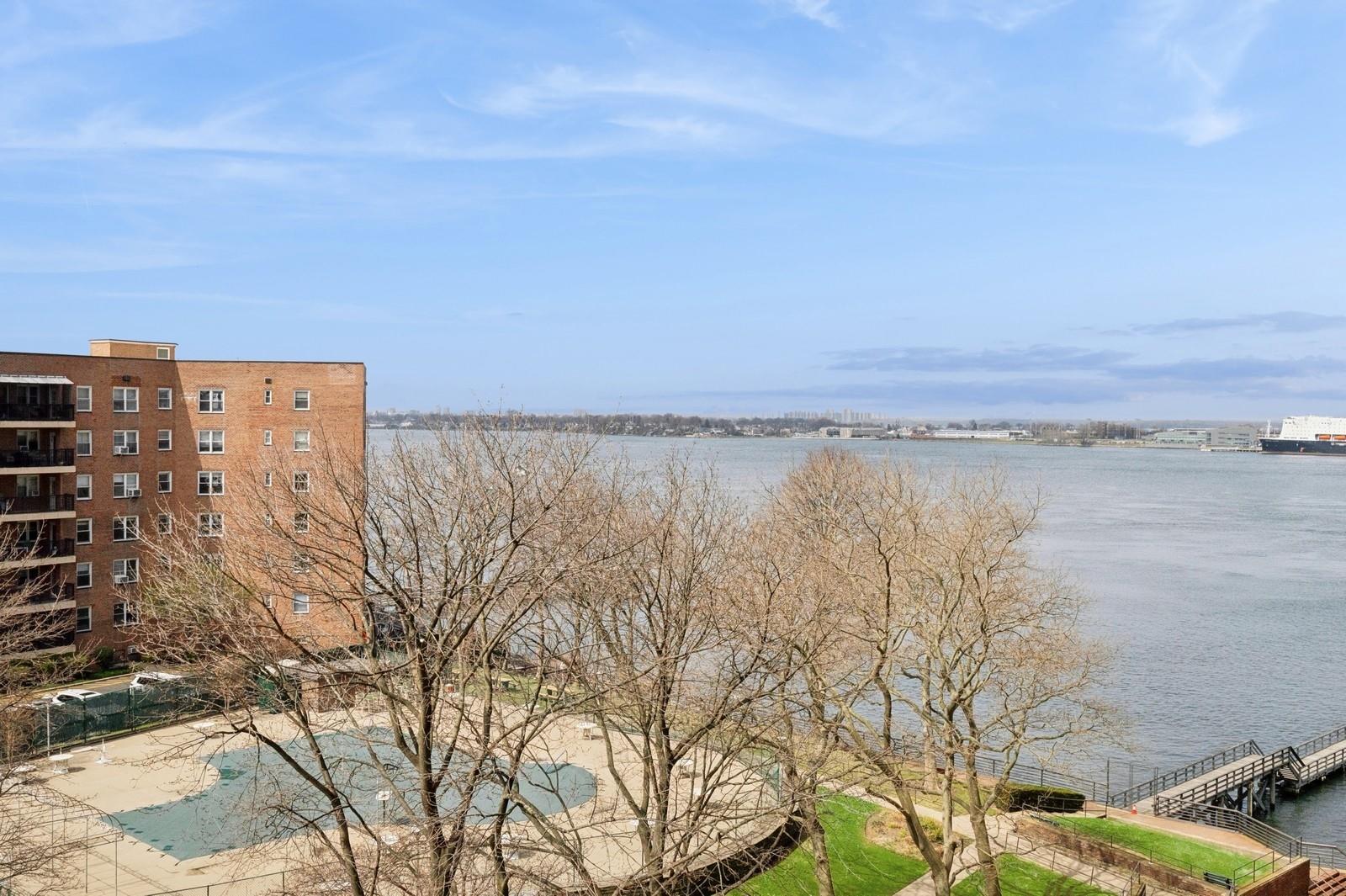 #20 photo, 166-25 Powells Cove Boulevard, クイーンズ区 Beechhurst , NY 11357