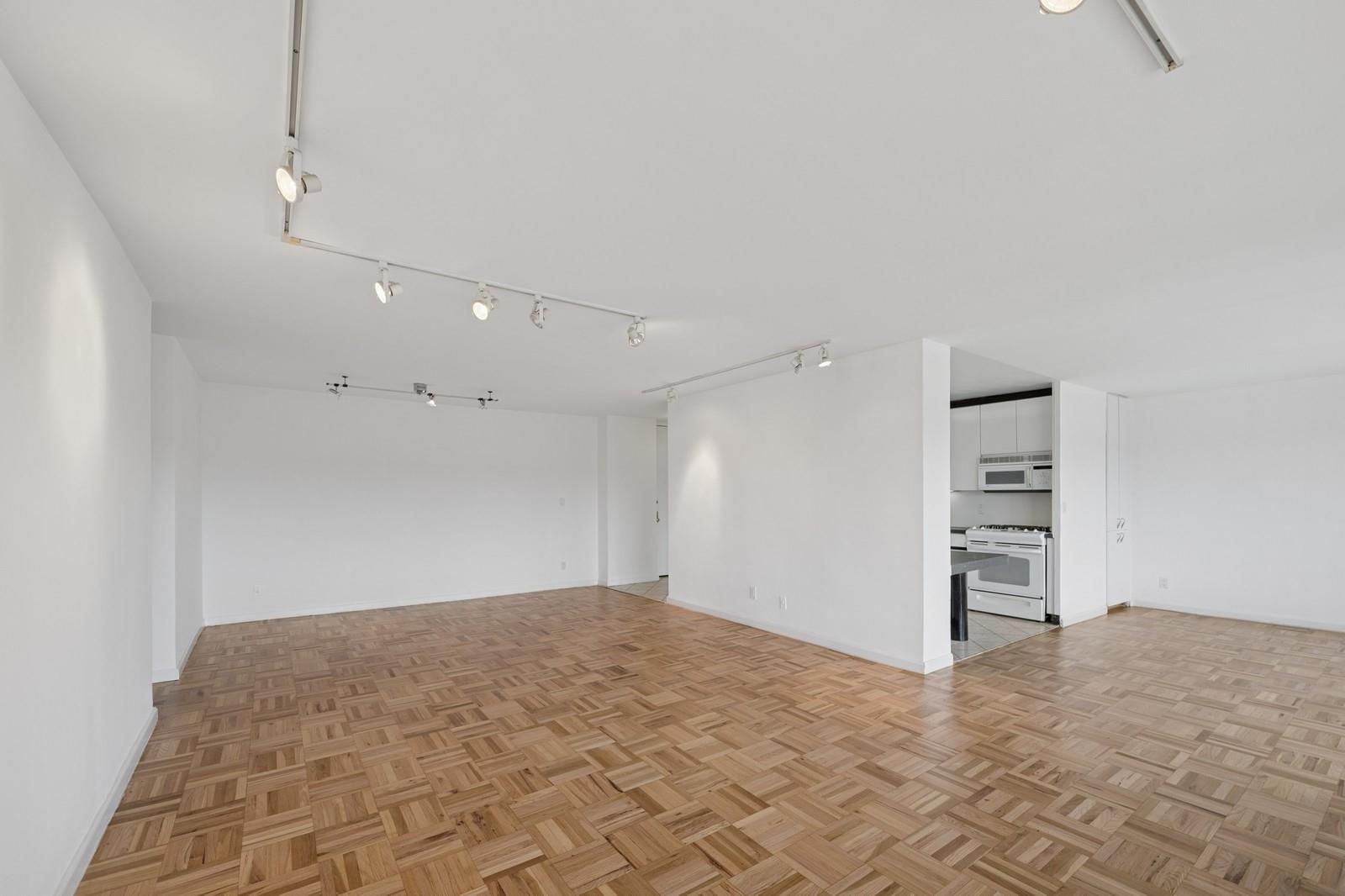 #4 photo, 166-25 Powells Cove Boulevard, クイーンズ区 Beechhurst , NY 11357