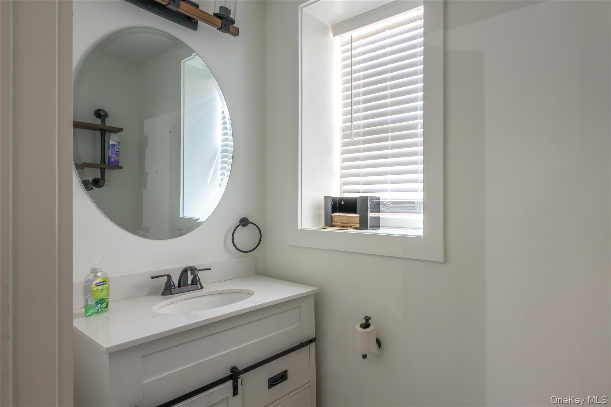 #9 photo, 237 Warren Street, Hudson , NY 12534