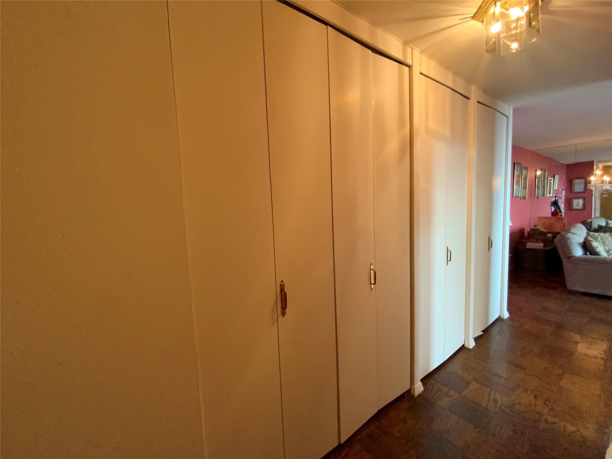 #10 photo, 27010 Grand Central Parkway, クイーンズ区 Floral Park , NY 11005