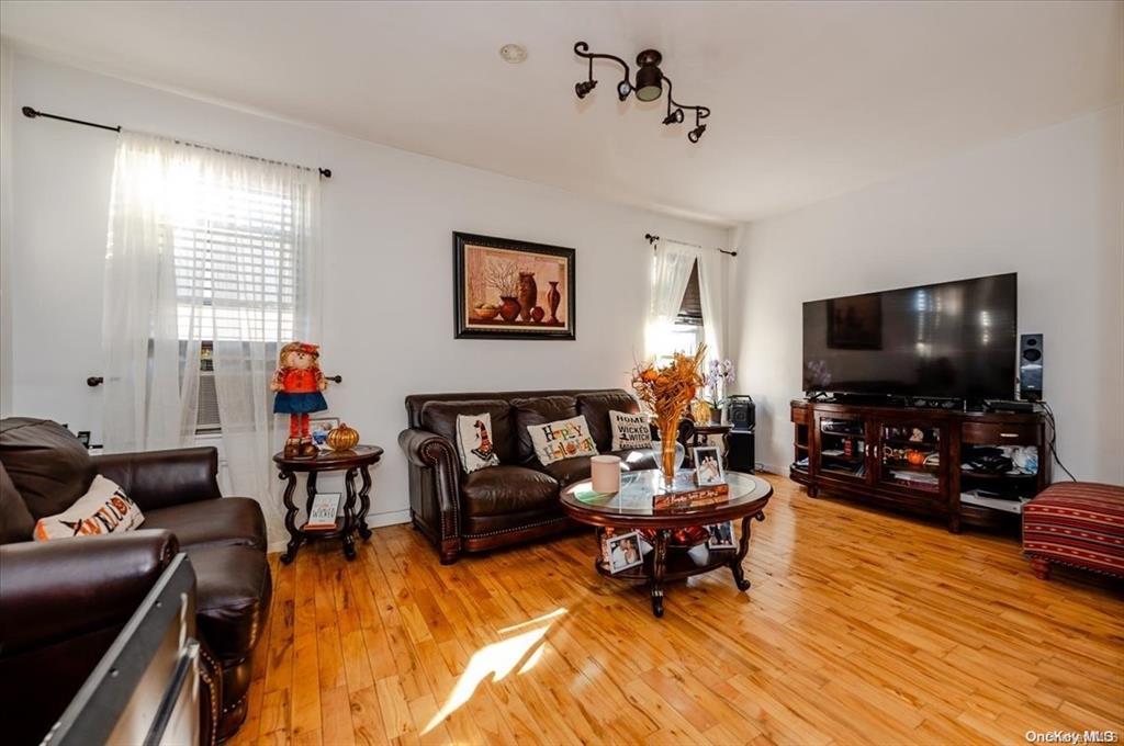 #11 photo, 78-01 69th Road, クイーンズ区 Middle Village , NY 11379