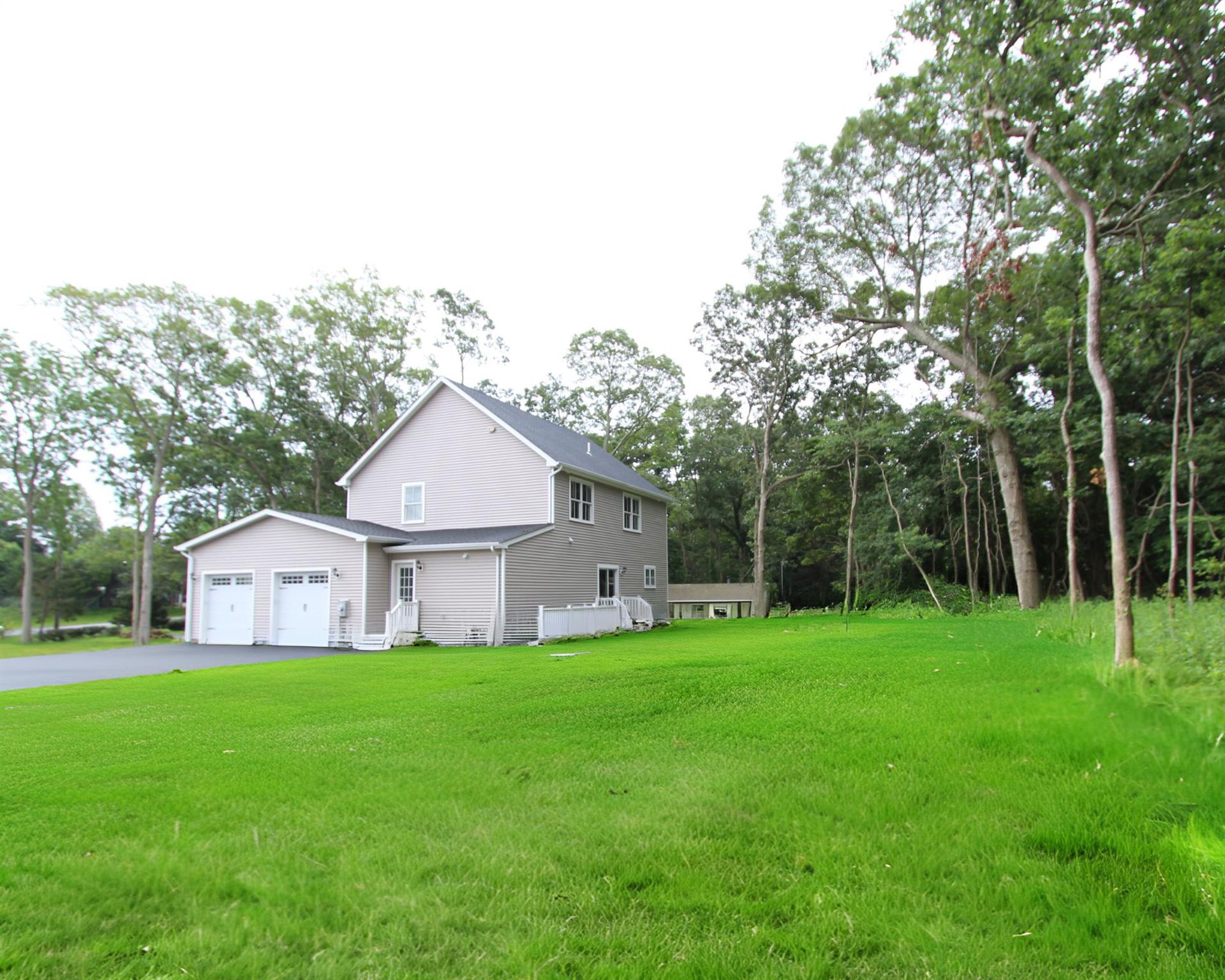 #2 photo, 46 Newins Street, Саффолк ‖ Center Moriches , NY 11934