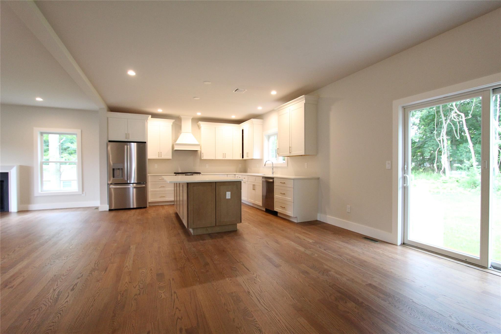 #4 photo, 46 Newins Street, Саффолк ‖ Center Moriches , NY 11934