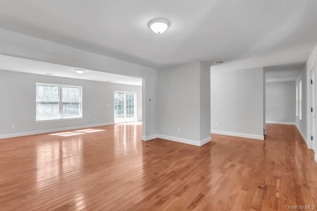 #12 photo, 113 CURRANS Road, サフォーク郡 Middle Island , NY 11953