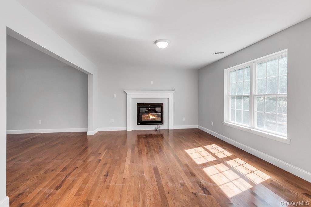 #13 photo, 113 CURRANS Road, サフォーク郡 Middle Island , NY 11953