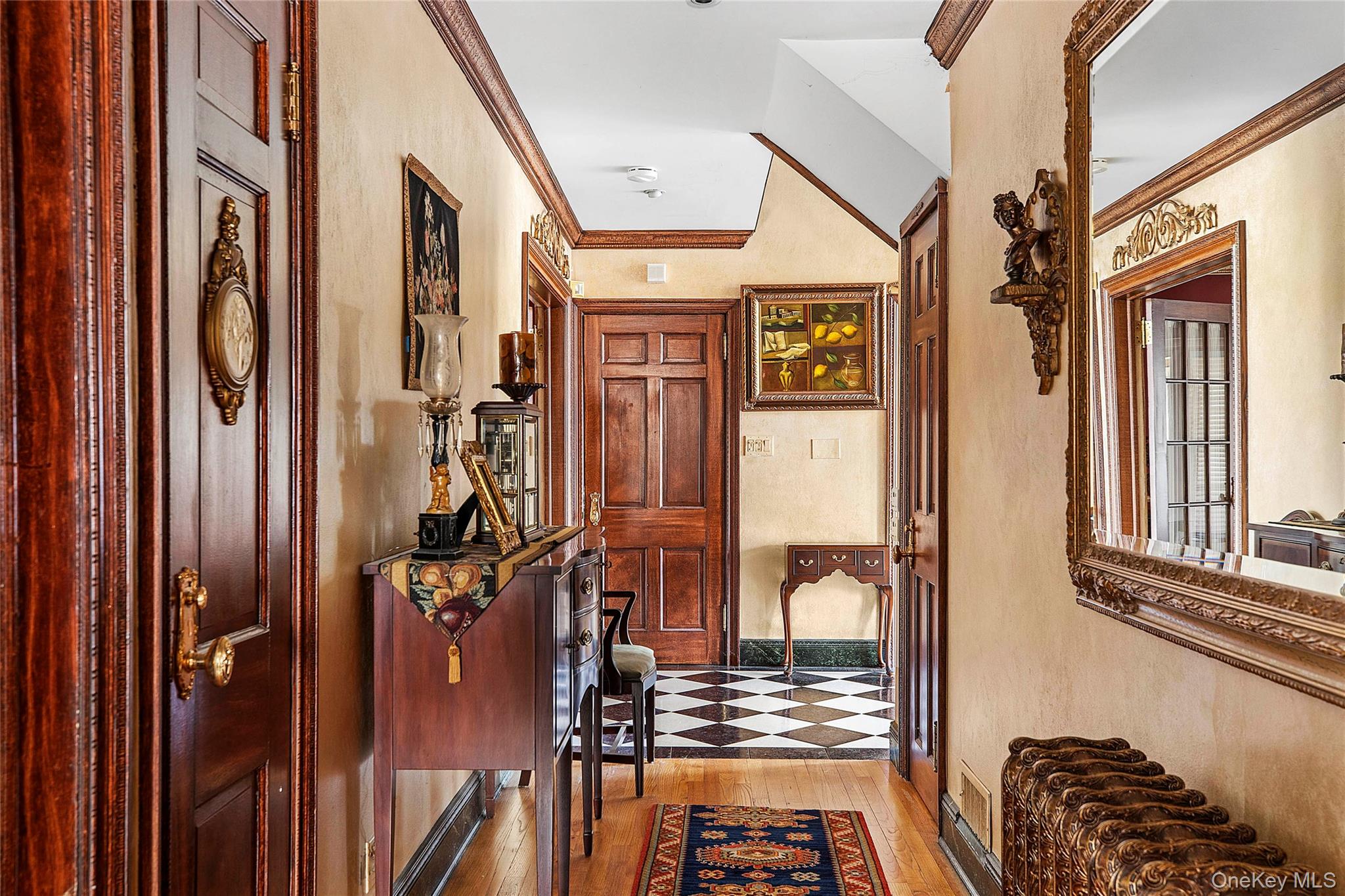 #17 photo, 104 Grosvenor, كوينز Douglaston , NY 11363