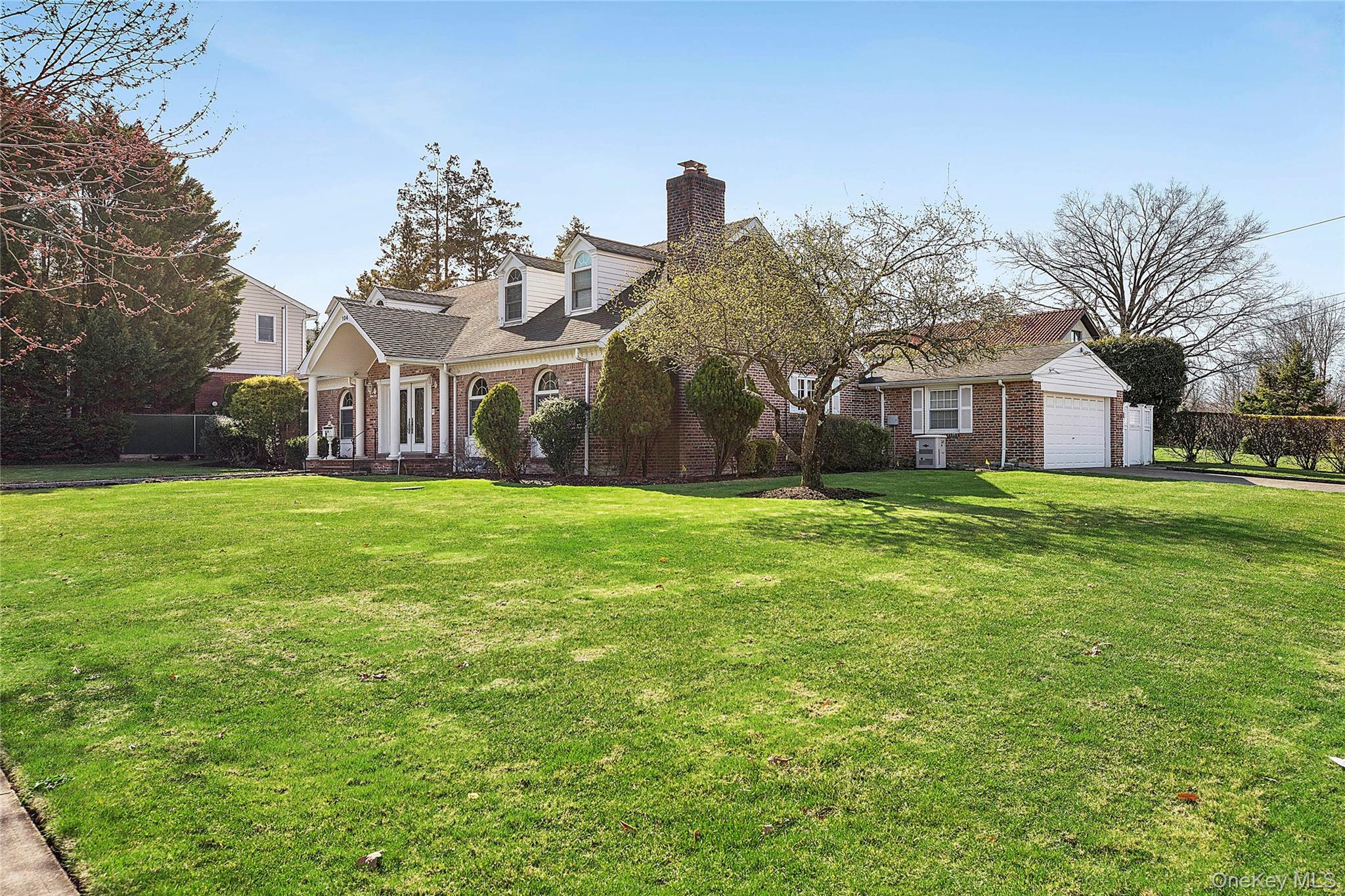 #2 photo, 104 Grosvenor, كوينز Douglaston , NY 11363