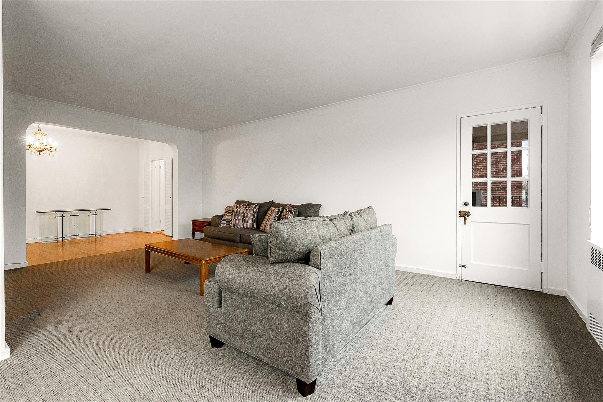 #8 photo, 67-66 108th Street, クイーンズ区 Forest Hills , NY 11375