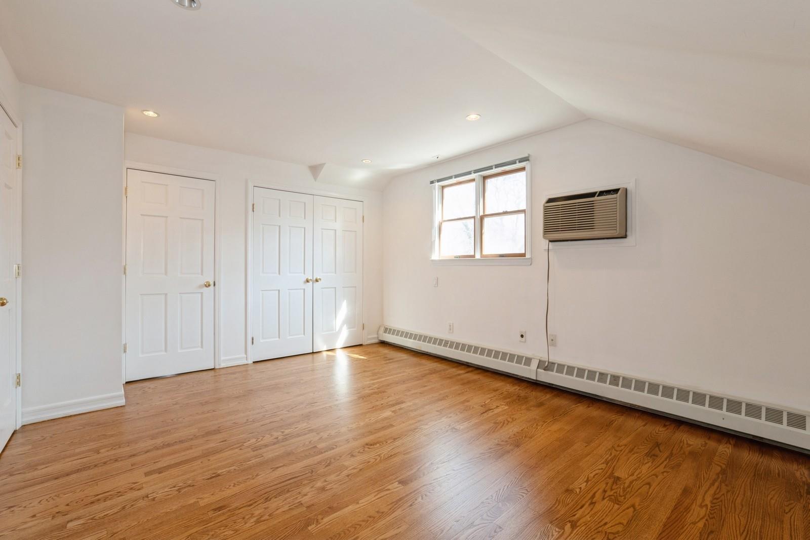 #11 photo, 193-03 85th Road, Holliswood , NY 11423