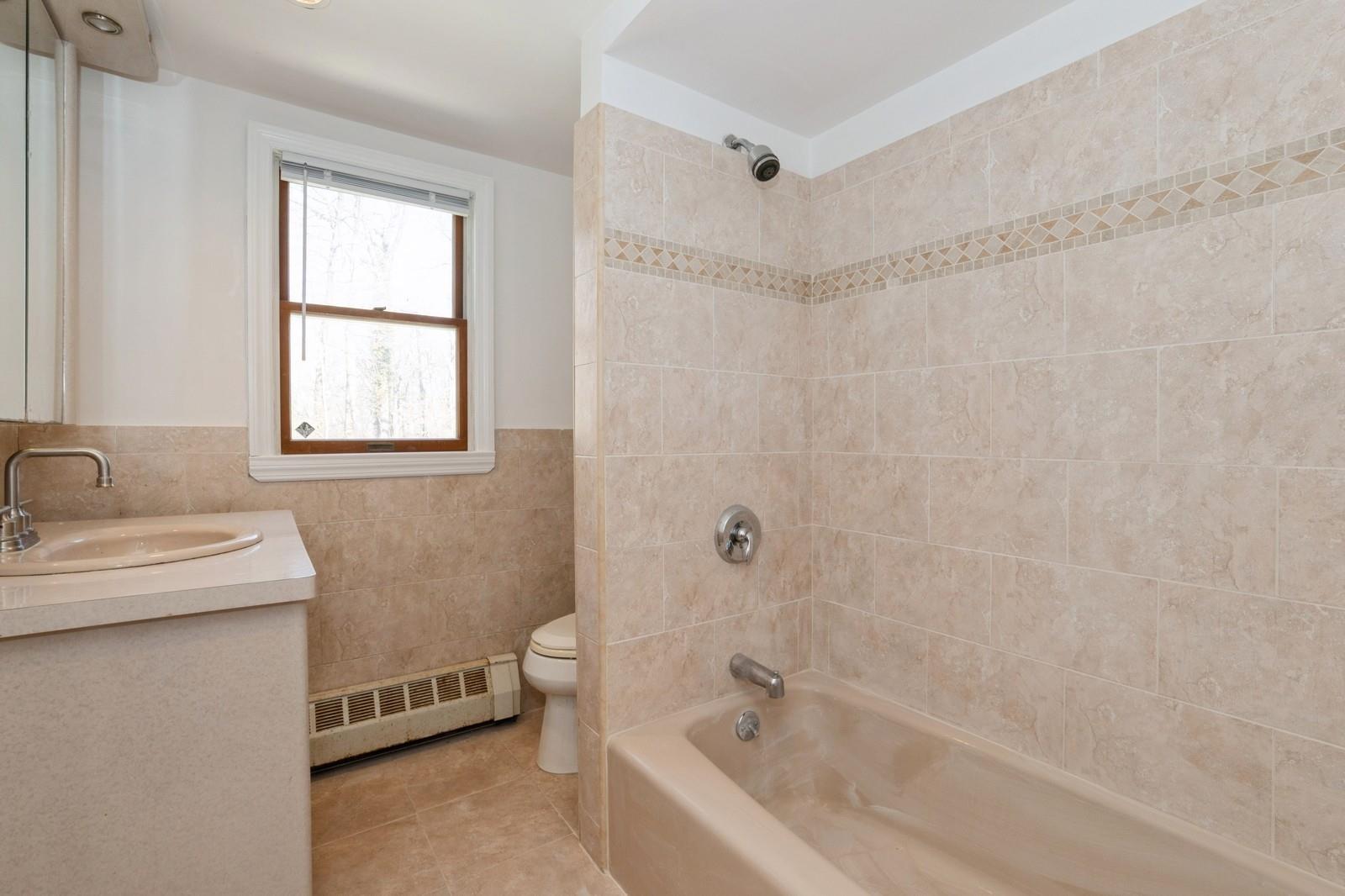 #12 photo, 193-03 85th Road, Holliswood , NY 11423