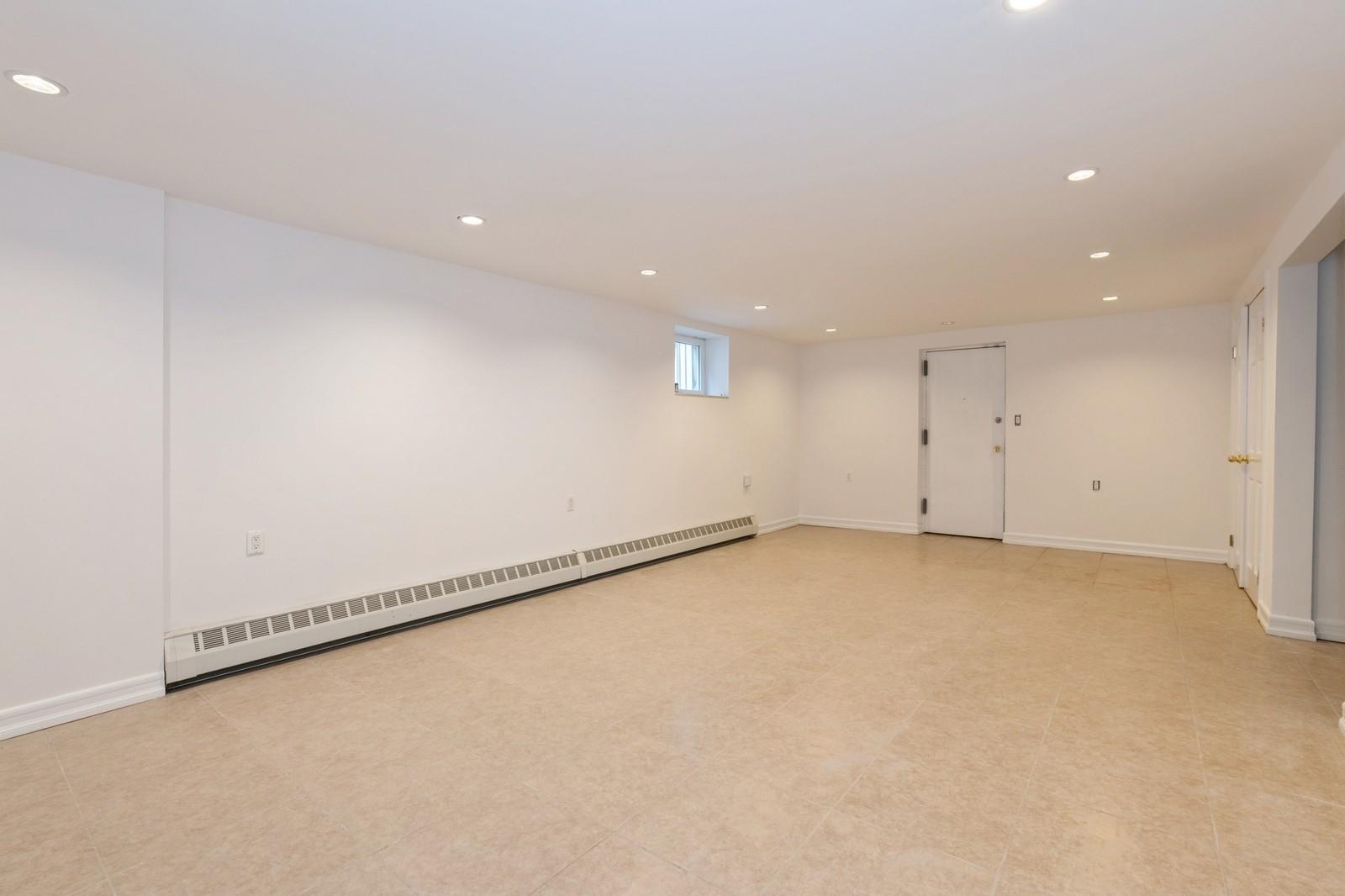 #15 photo, 193-03 85th Road, Holliswood , NY 11423