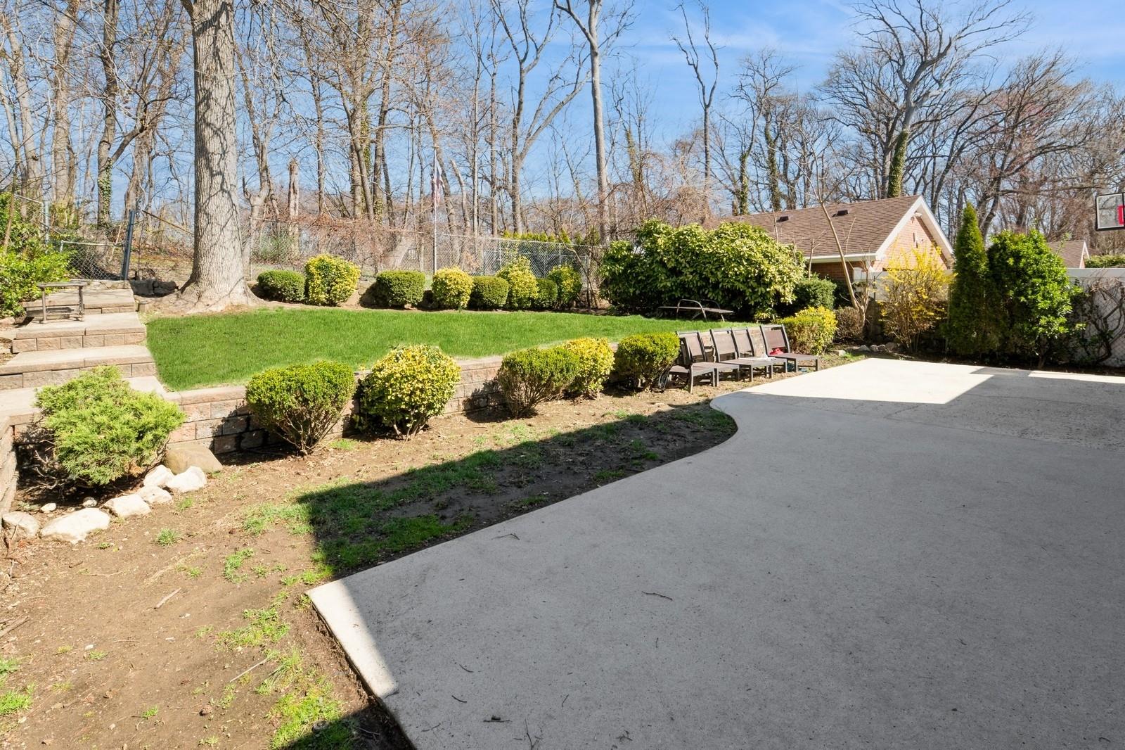 #17 photo, 193-03 85th Road, Holliswood , NY 11423