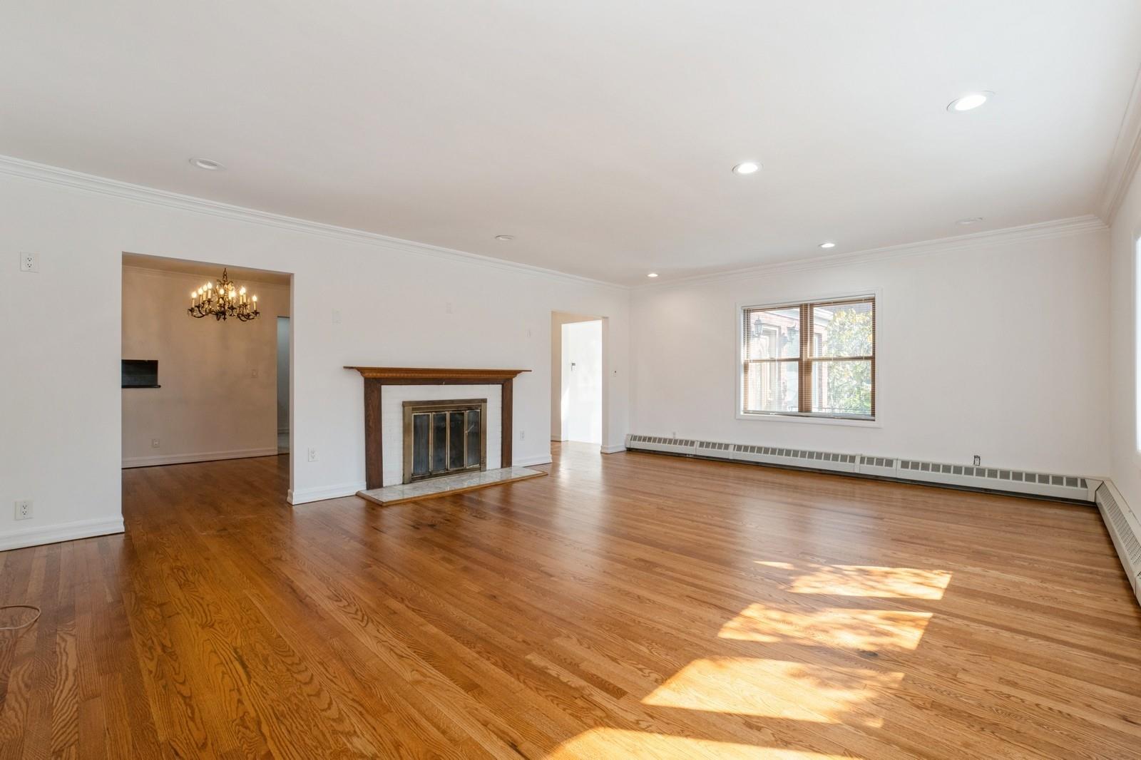 #4 photo, 193-03 85th Road, Holliswood , NY 11423