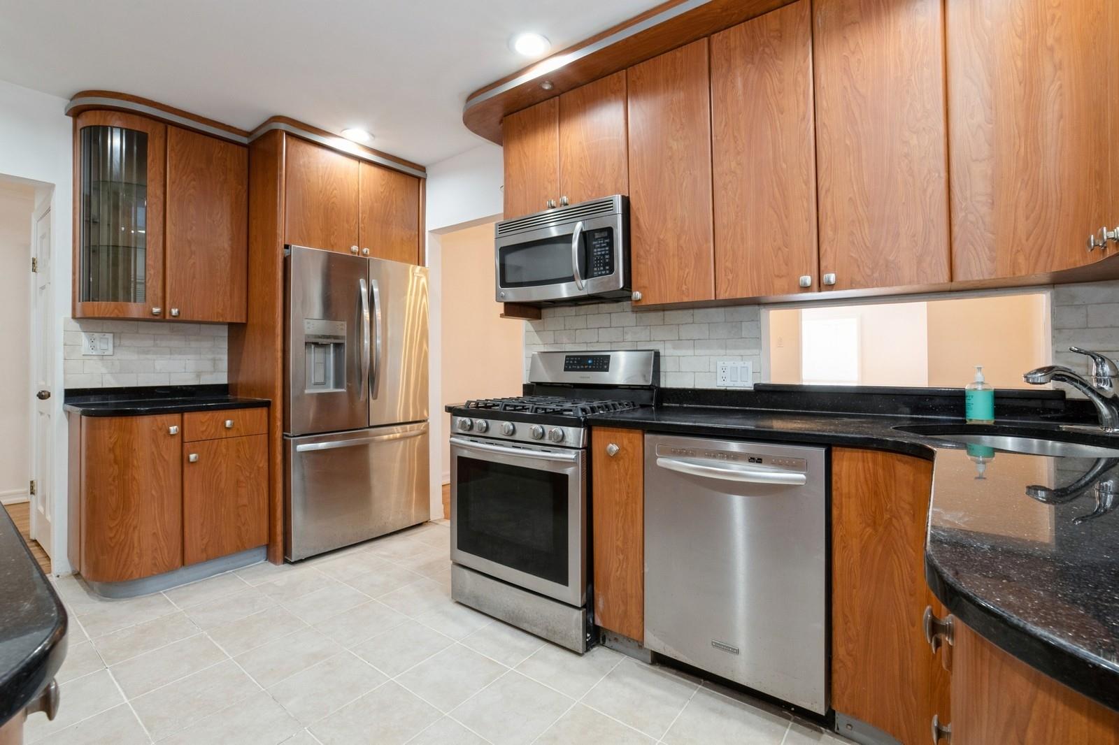 #7 photo, 193-03 85th Road, Holliswood , NY 11423