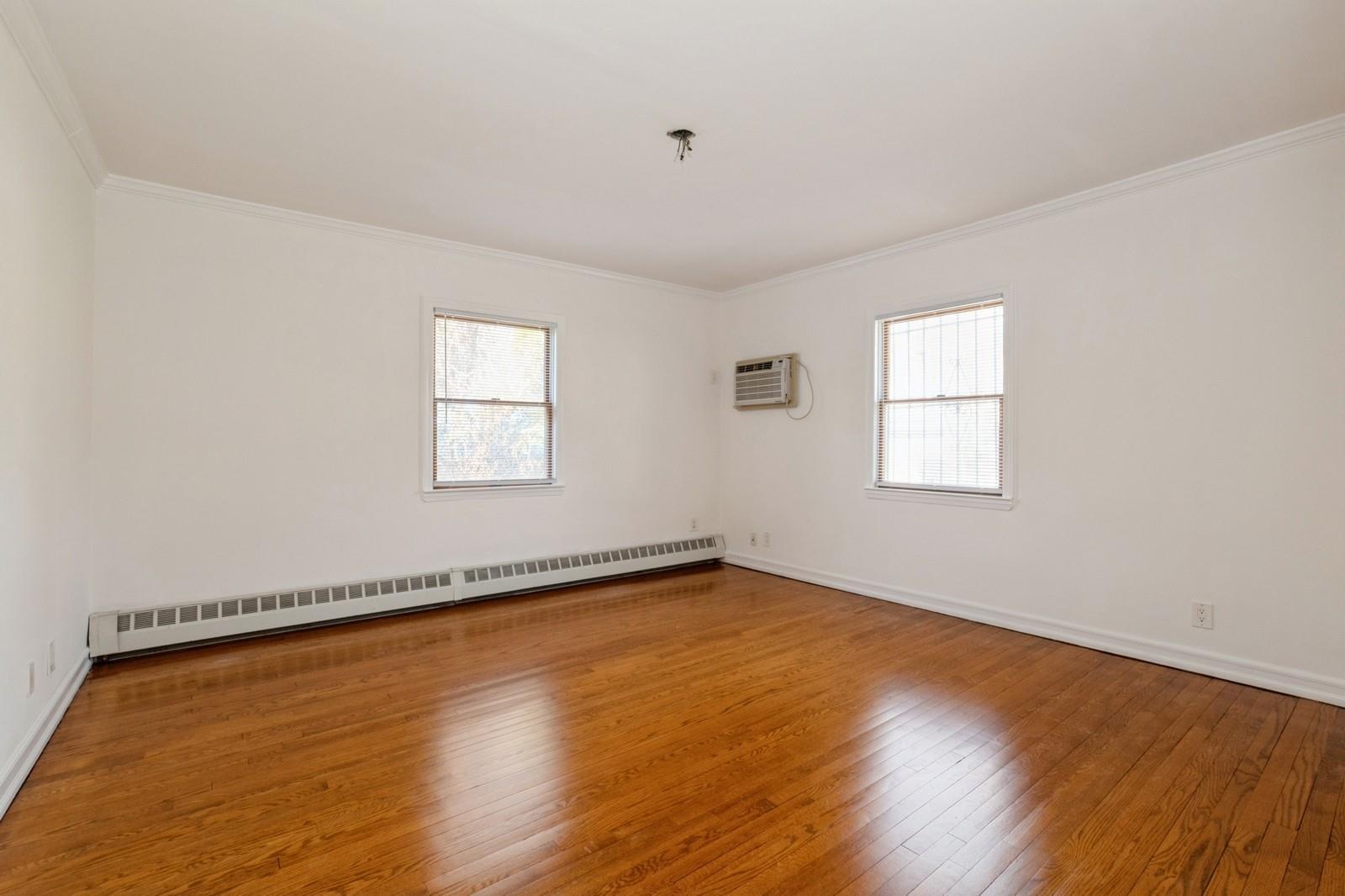 #8 photo, 193-03 85th Road, Holliswood , NY 11423