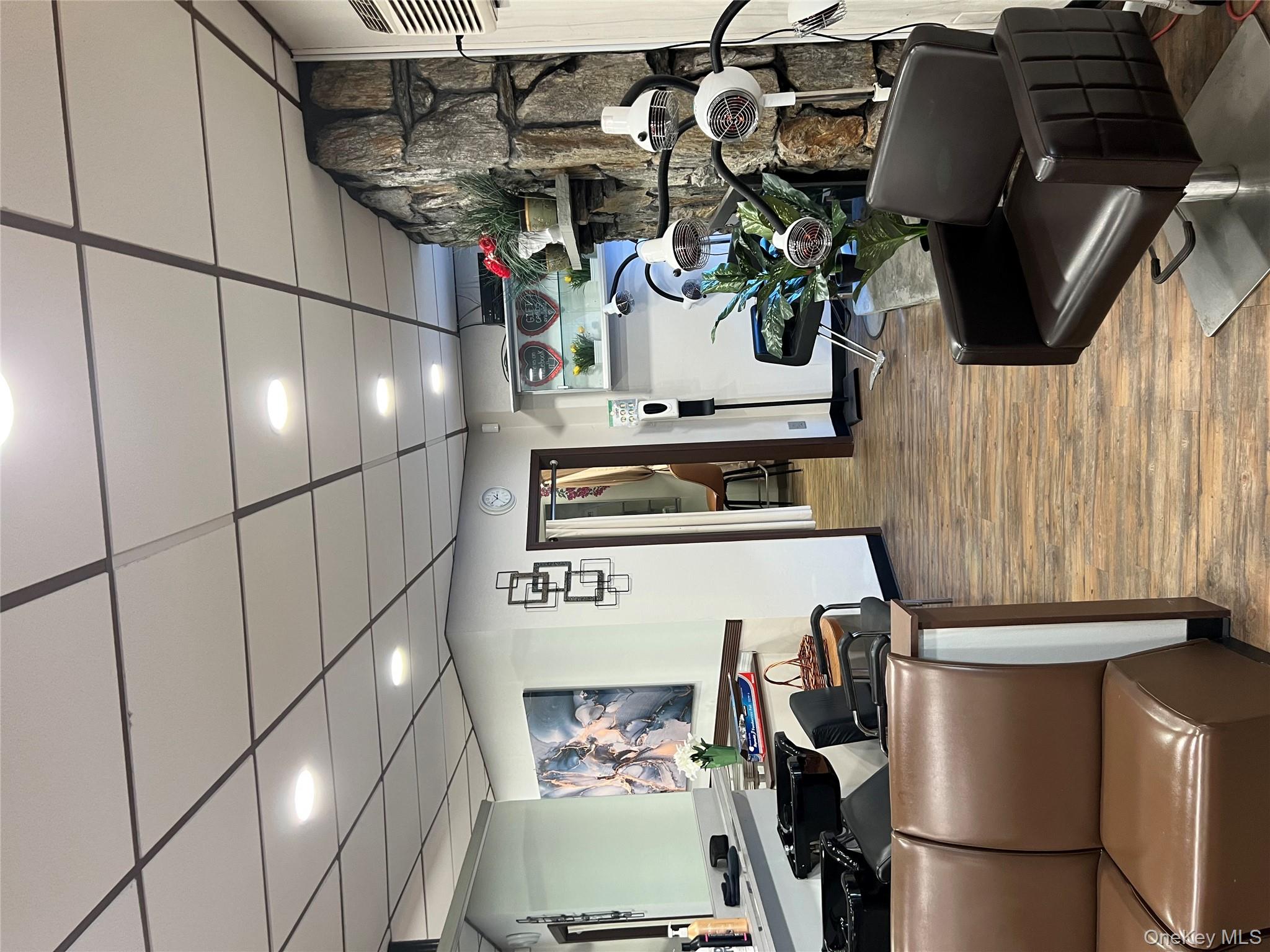 #3 photo, 45 E Main Street, サフォーク郡 Smithtown , NY 11787