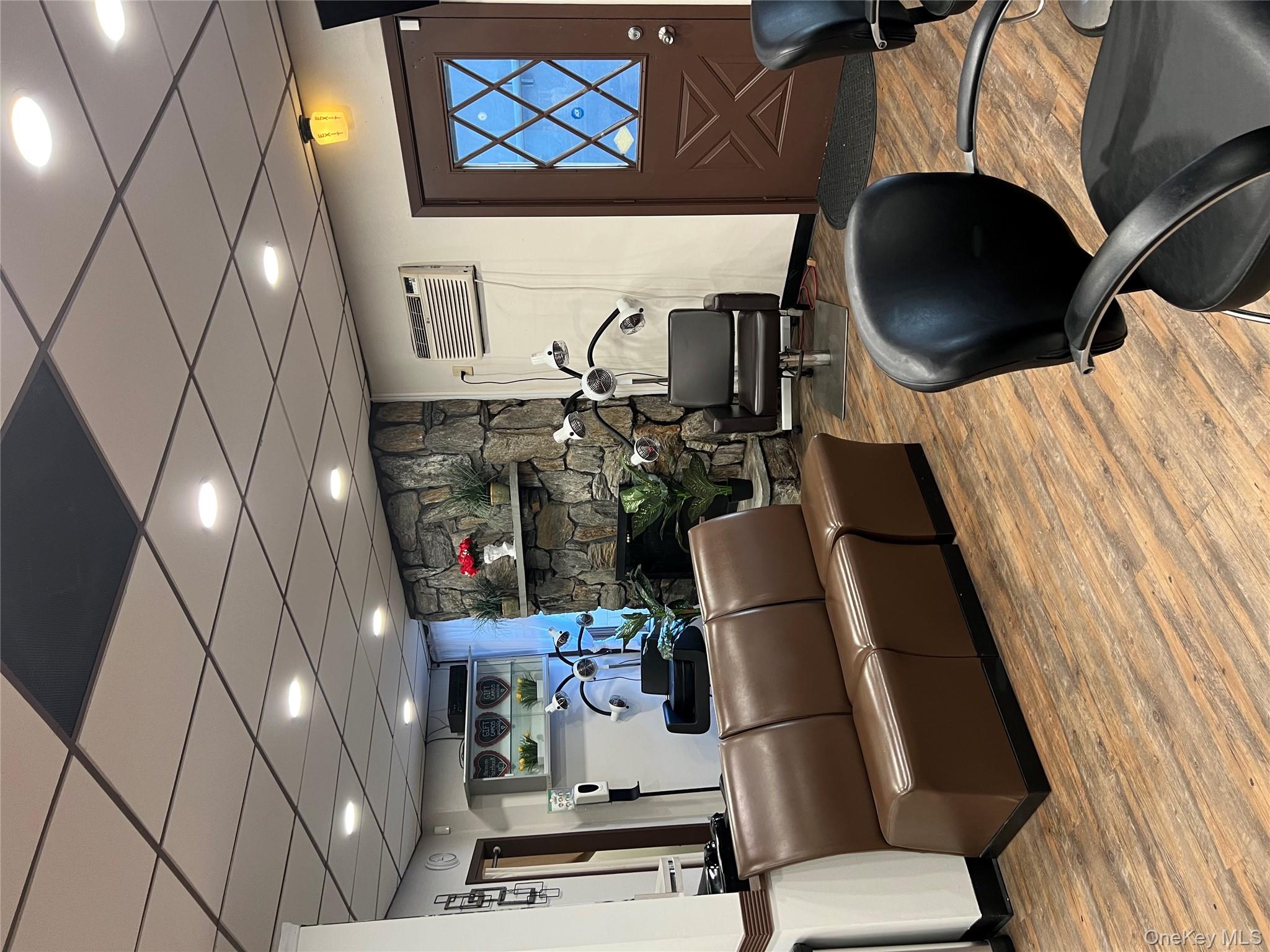 #6 photo, 45 E Main Street, サフォーク郡 Smithtown , NY 11787