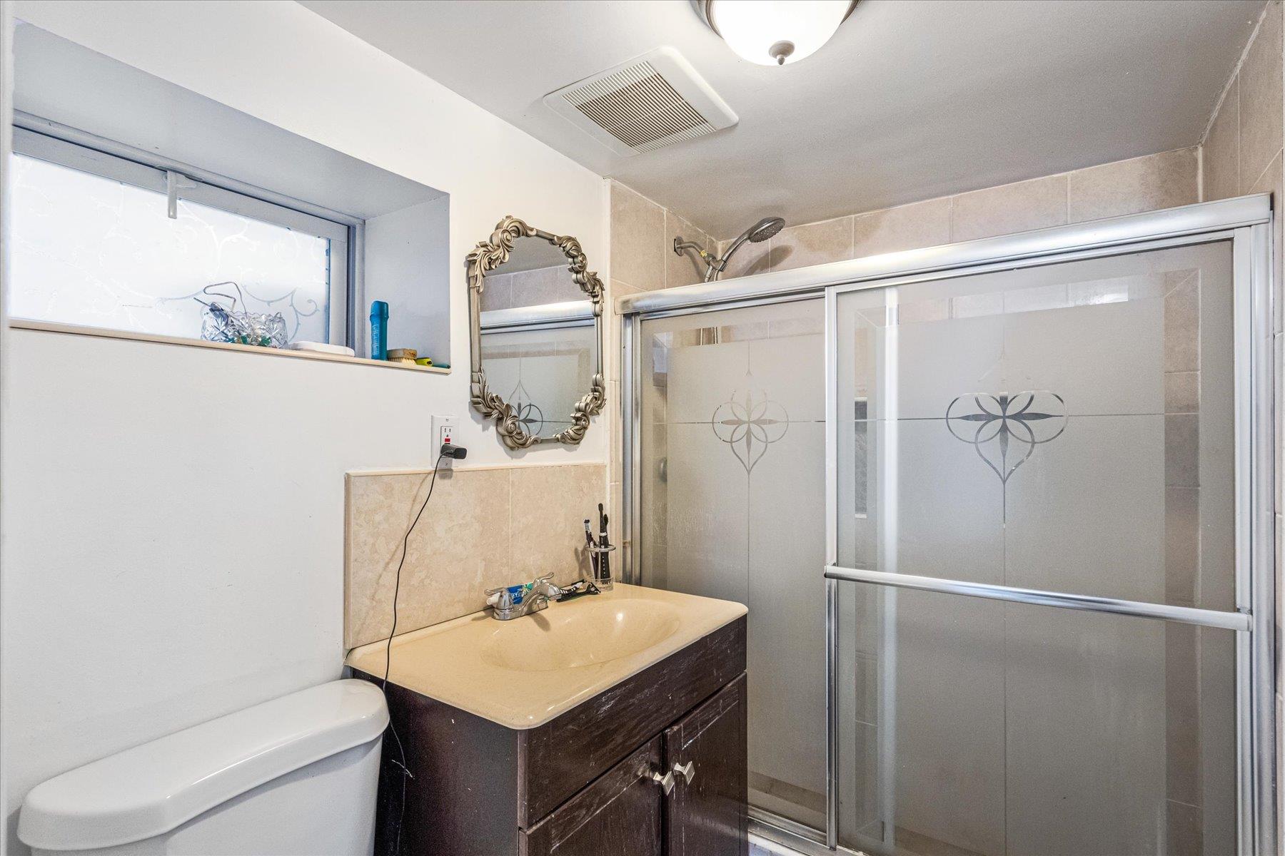 #17 photo, 1865 Mulford Avenue, Bronx , NY 10461