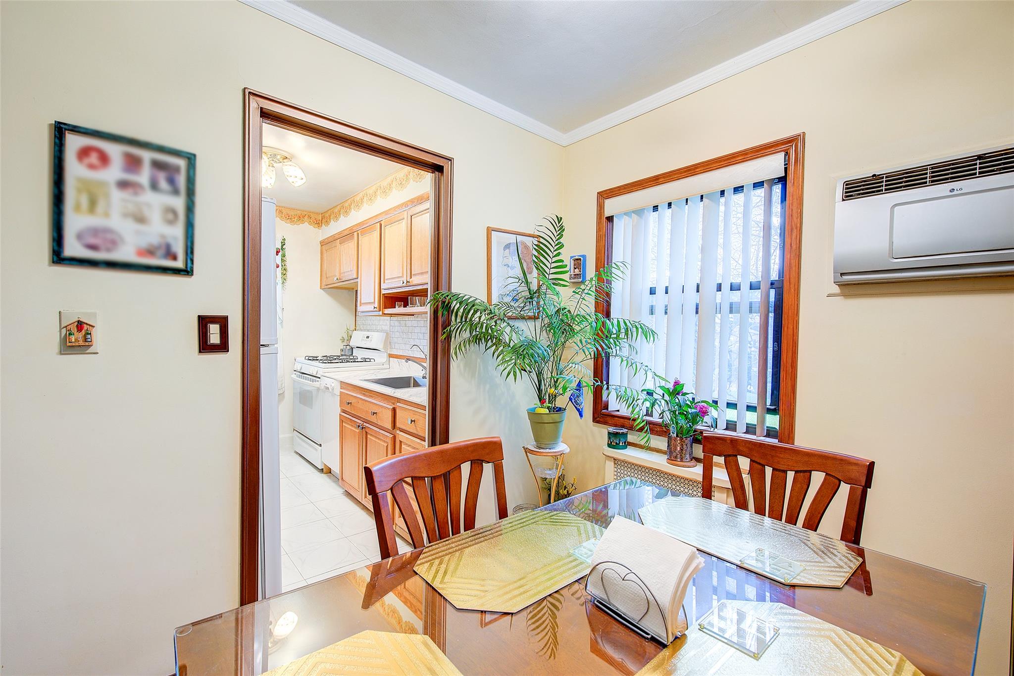 #7 photo, 196-57 69th Avenue, Fresh Meadows , NY 11365