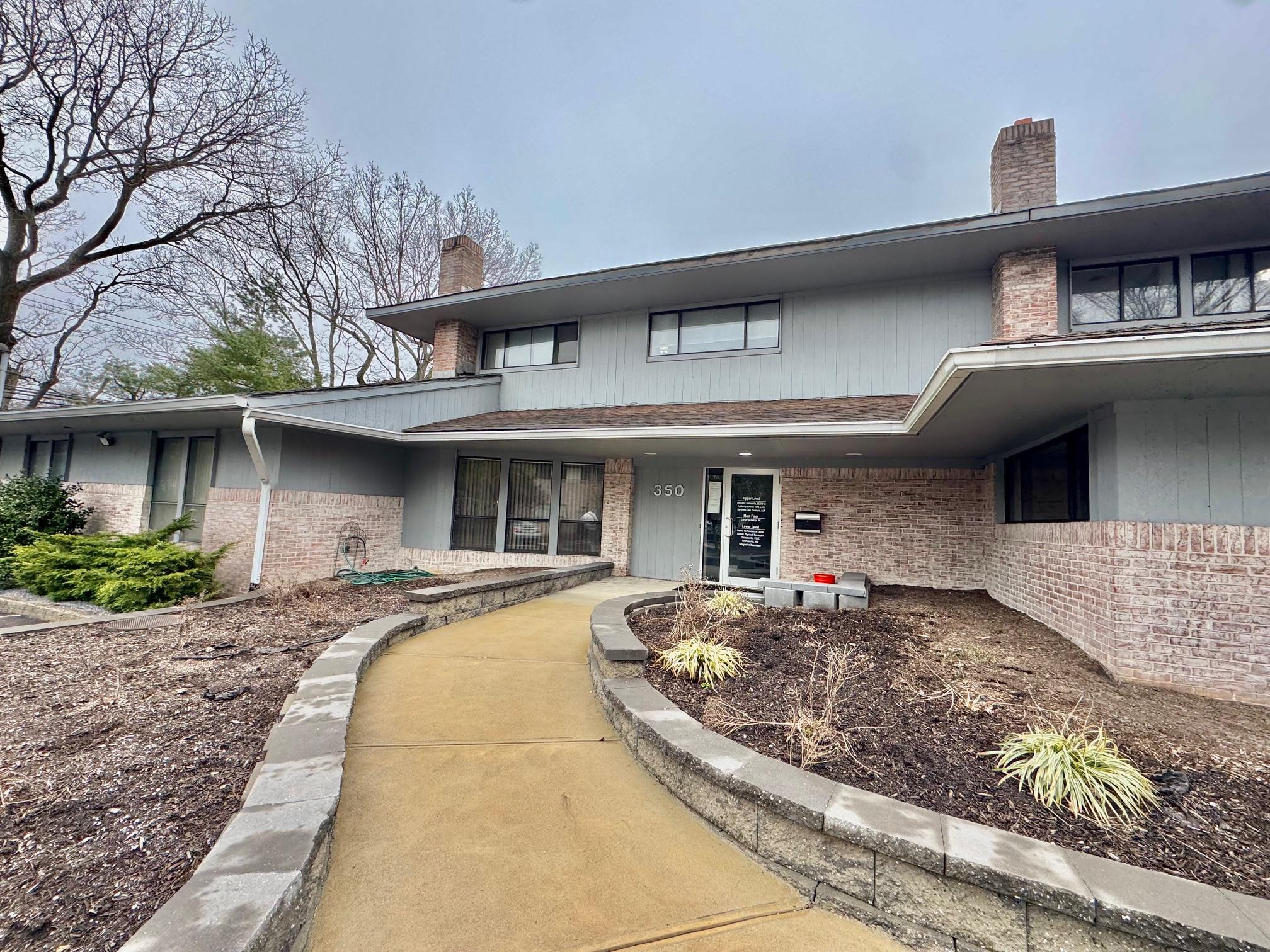 #11 photo, 350 Veterans Memorial Highway, サフォーク郡 Commack , NY 11725