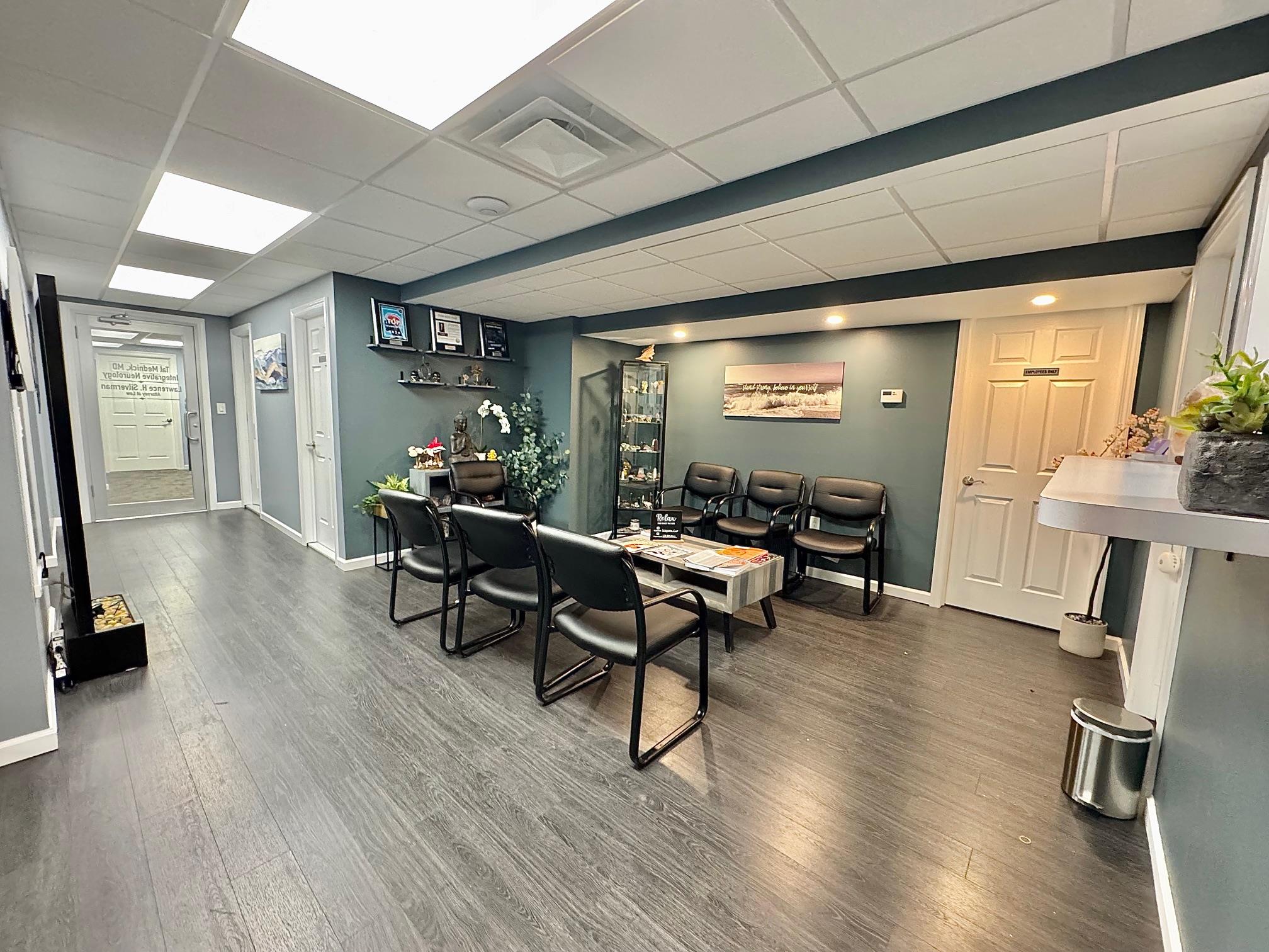 #12 photo, 350 Veterans Memorial Highway, サフォーク郡 Commack , NY 11725