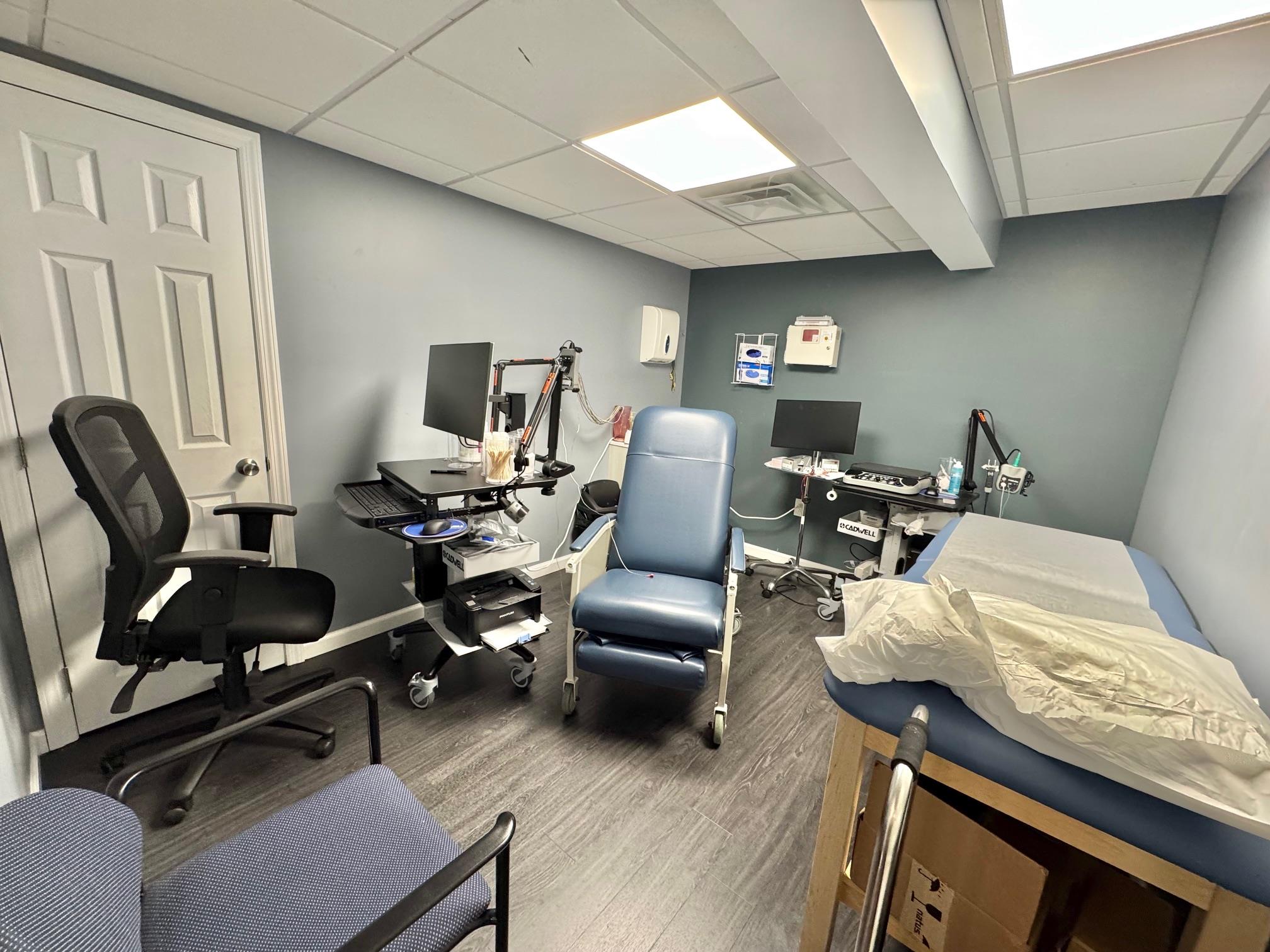 #13 photo, 350 Veterans Memorial Highway, サフォーク郡 Commack , NY 11725