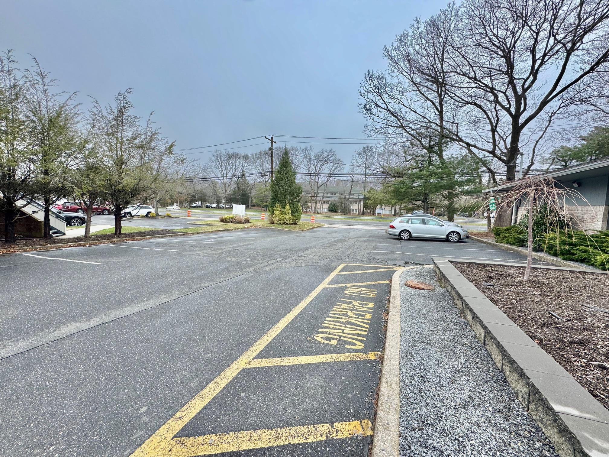 #20 photo, 350 Veterans Memorial Highway, サフォーク郡 Commack , NY 11725