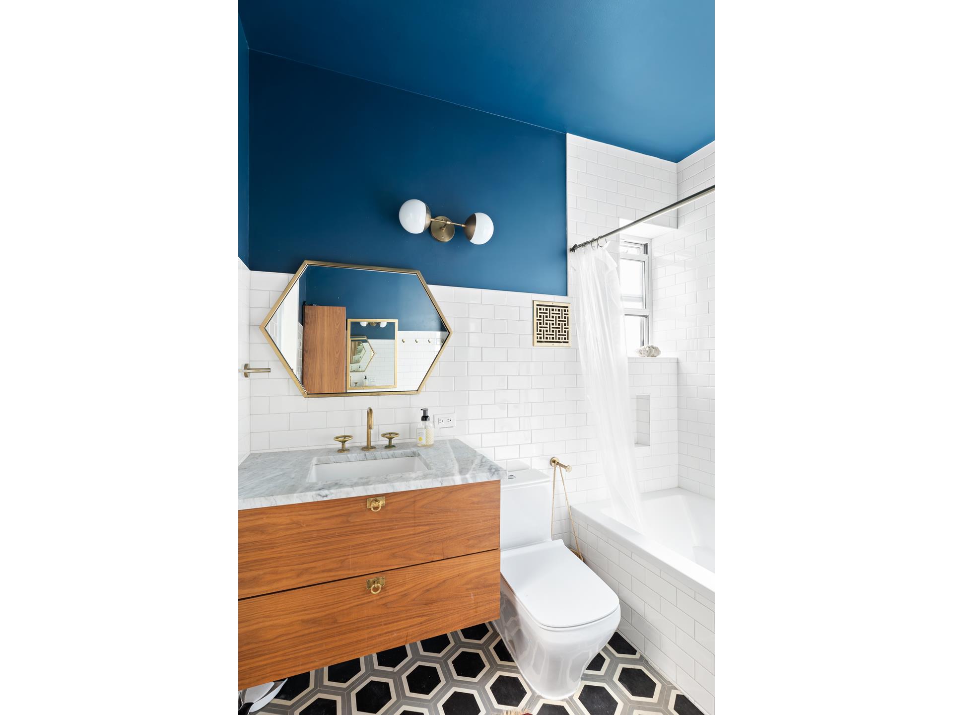 #10 photo, 28 STEPHENS Court, ブルックリン区 Ditmas Park , NY 11226