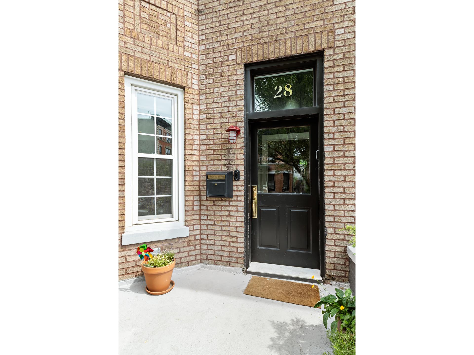 #2 photo, 28 STEPHENS Court, ブルックリン区 Ditmas Park , NY 11226