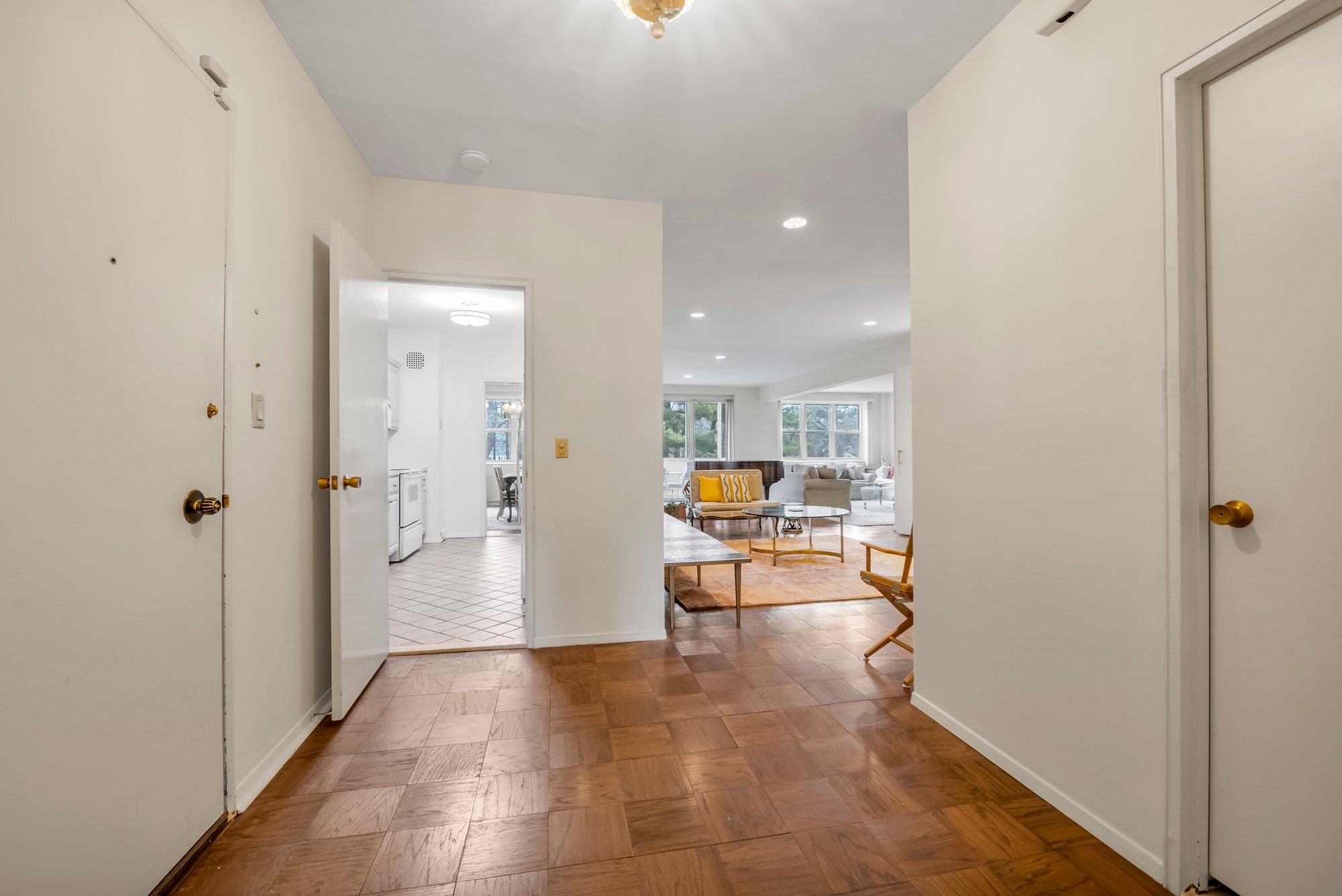 #3 photo, 1 Kensington Gate, ナッソー郡 Great Neck , NY 11021