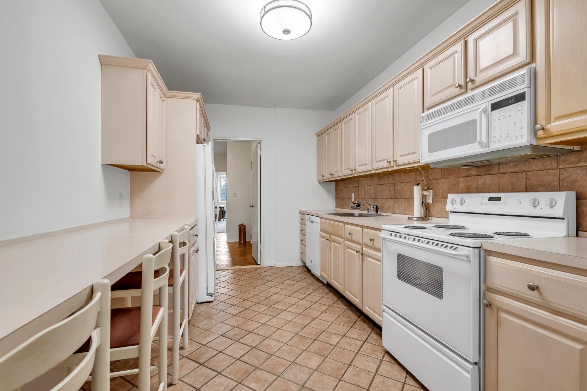 #8 photo, 1 Kensington Gate, ナッソー郡 Great Neck , NY 11021