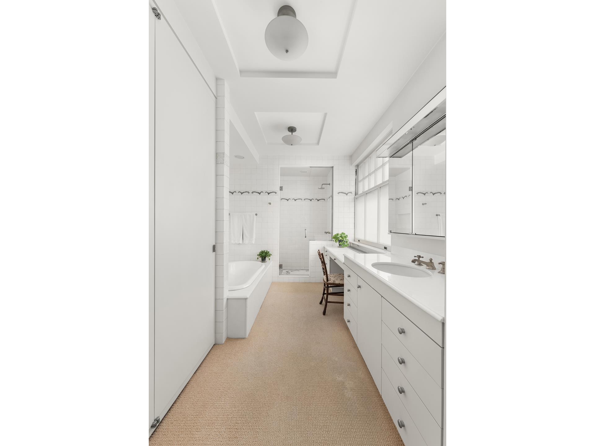 #12 photo, 2 W 67TH Street, マンハッタン Lincoln Square , NY 10023