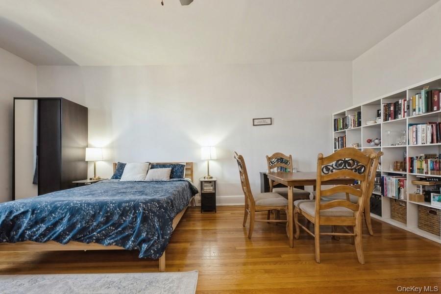 #4 photo, 1185 E Broadway, Hewlett , NY 11557