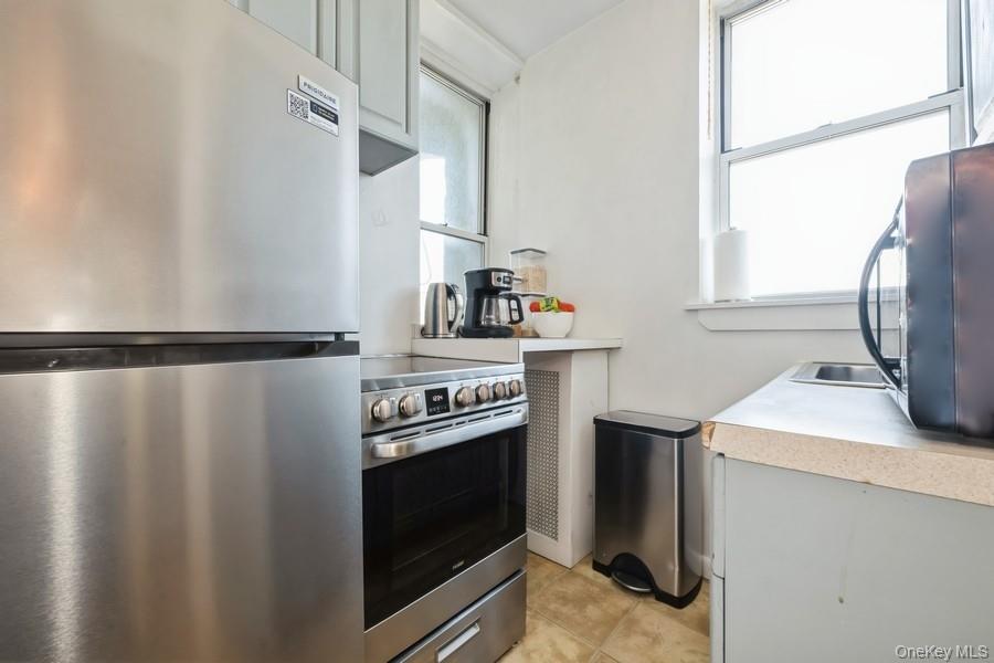 #7 photo, 1185 E Broadway, Hewlett , NY 11557