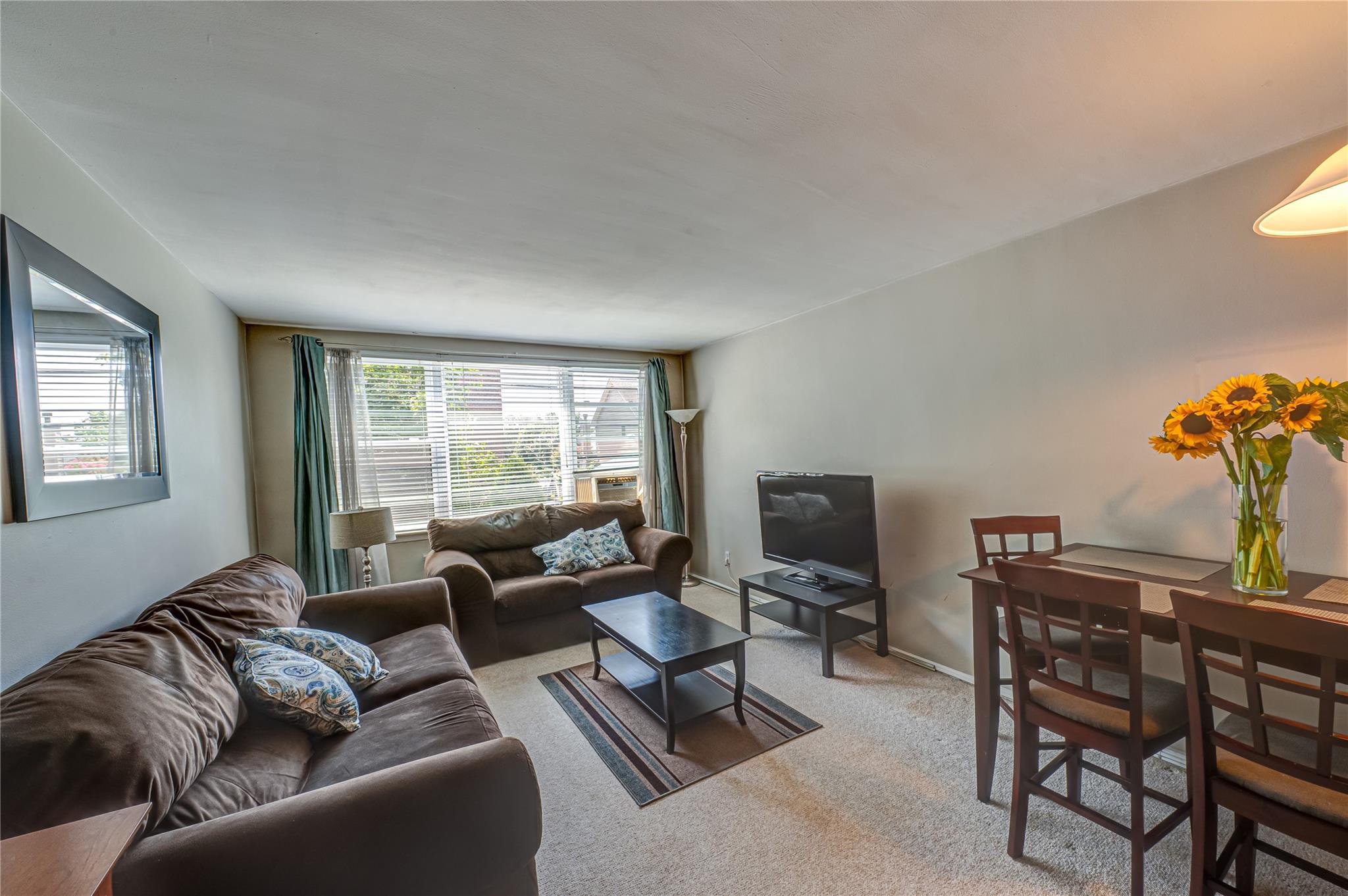 #2 photo, 120 Horton Highway, নাসাউ কাউন্টি Mineola , NY 11501