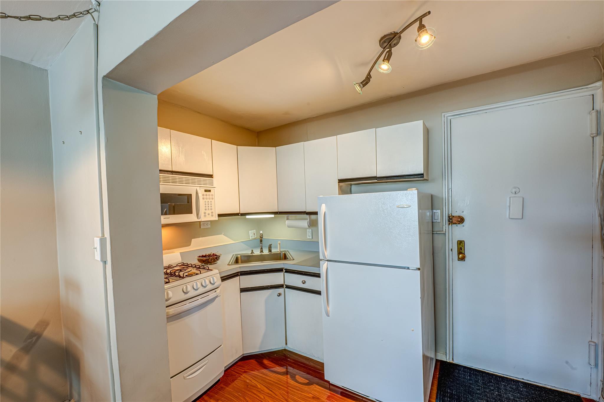 #8 photo, 120 Horton Highway, নাসাউ কাউন্টি Mineola , NY 11501