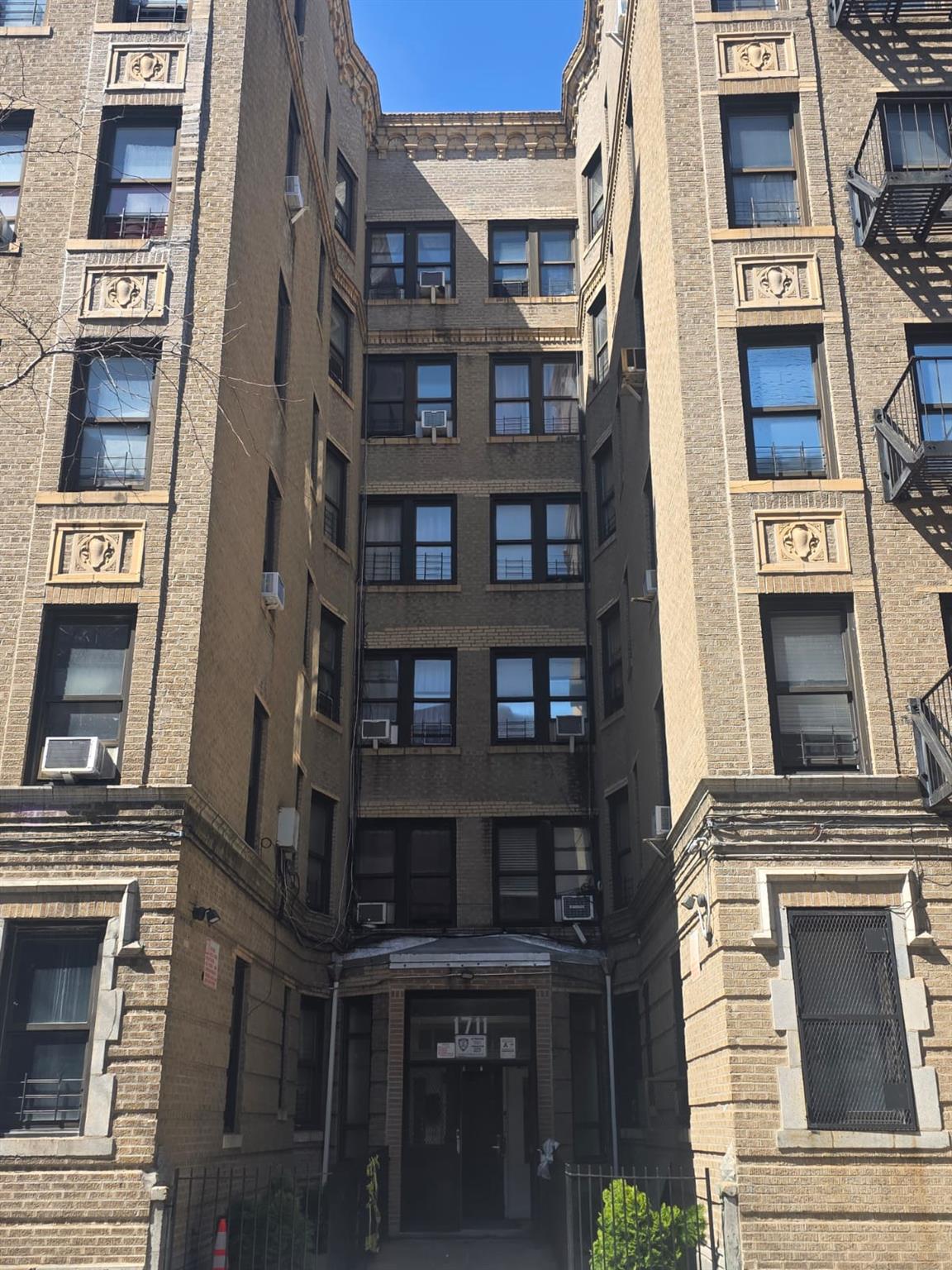 #2 photo, 1711 Davidson Avenue, Bronx , NY 10453