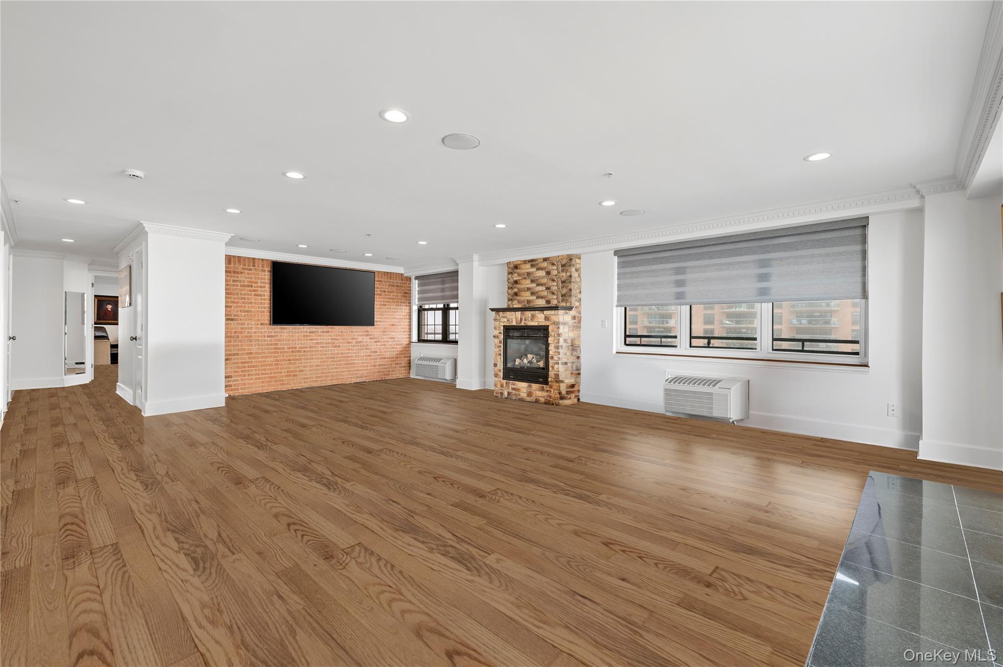 #15 photo, 26 W Broadway, ナッソー郡 Long Beach , NY 11561