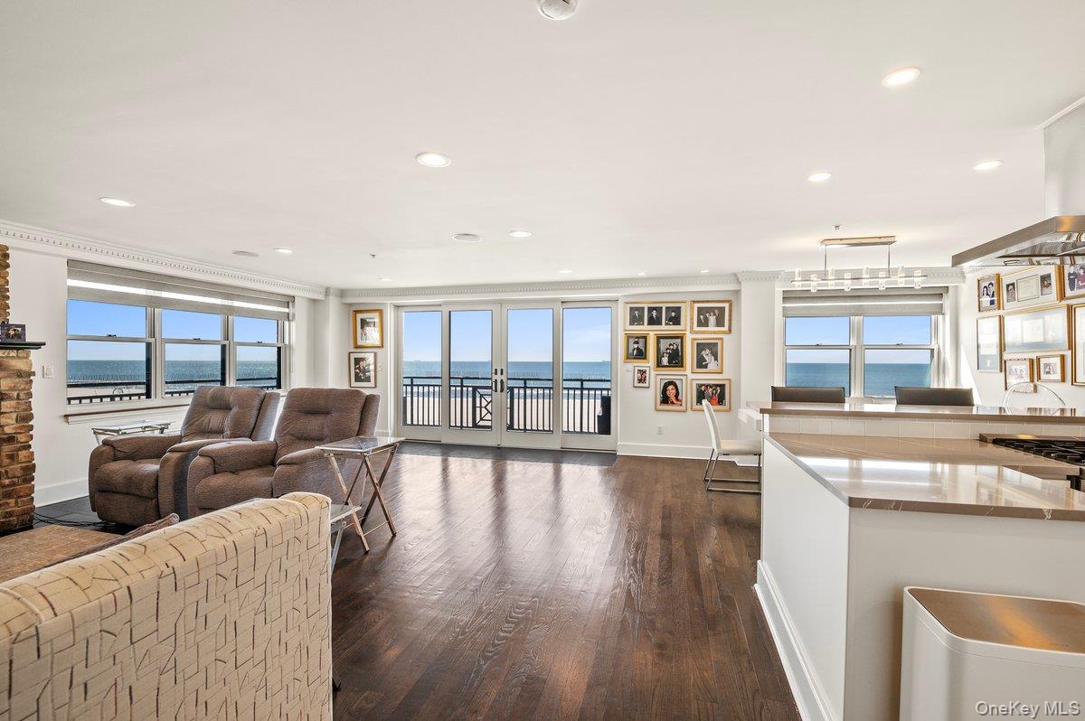 #8 photo, 26 W Broadway, ナッソー郡 Long Beach , NY 11561