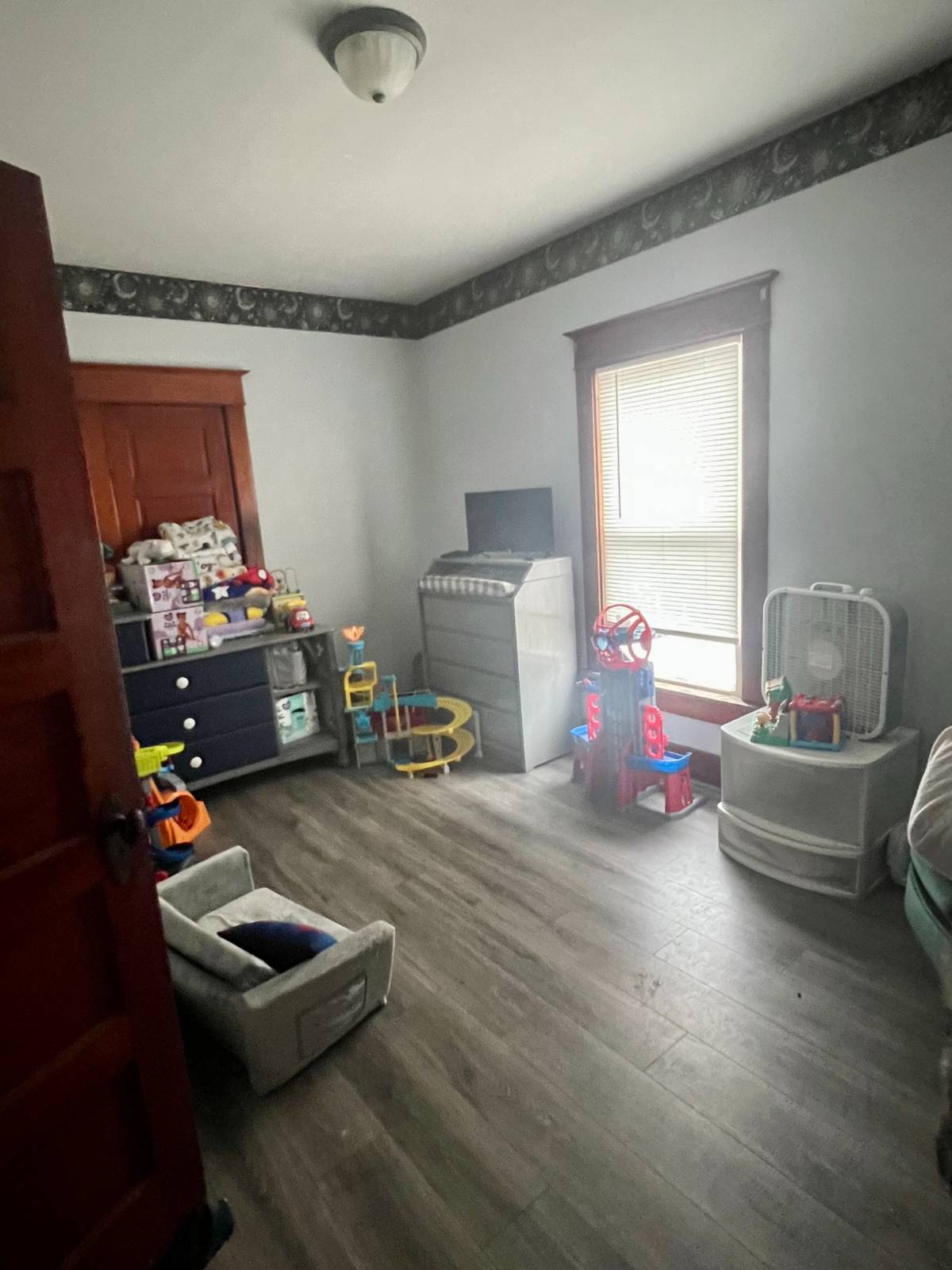 #17 photo, 18 W Eighth Avenue, Gloversville , NY 12078