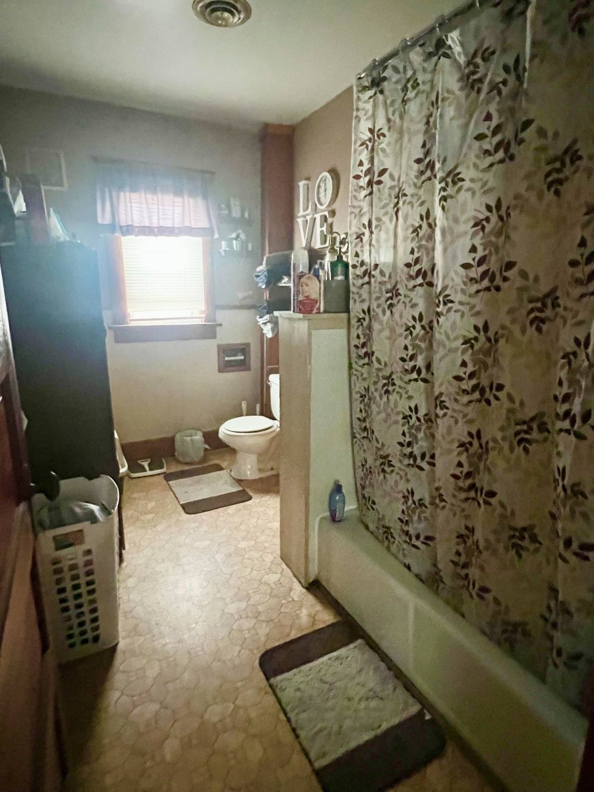 #24 photo, 18 W Eighth Avenue, Gloversville , NY 12078