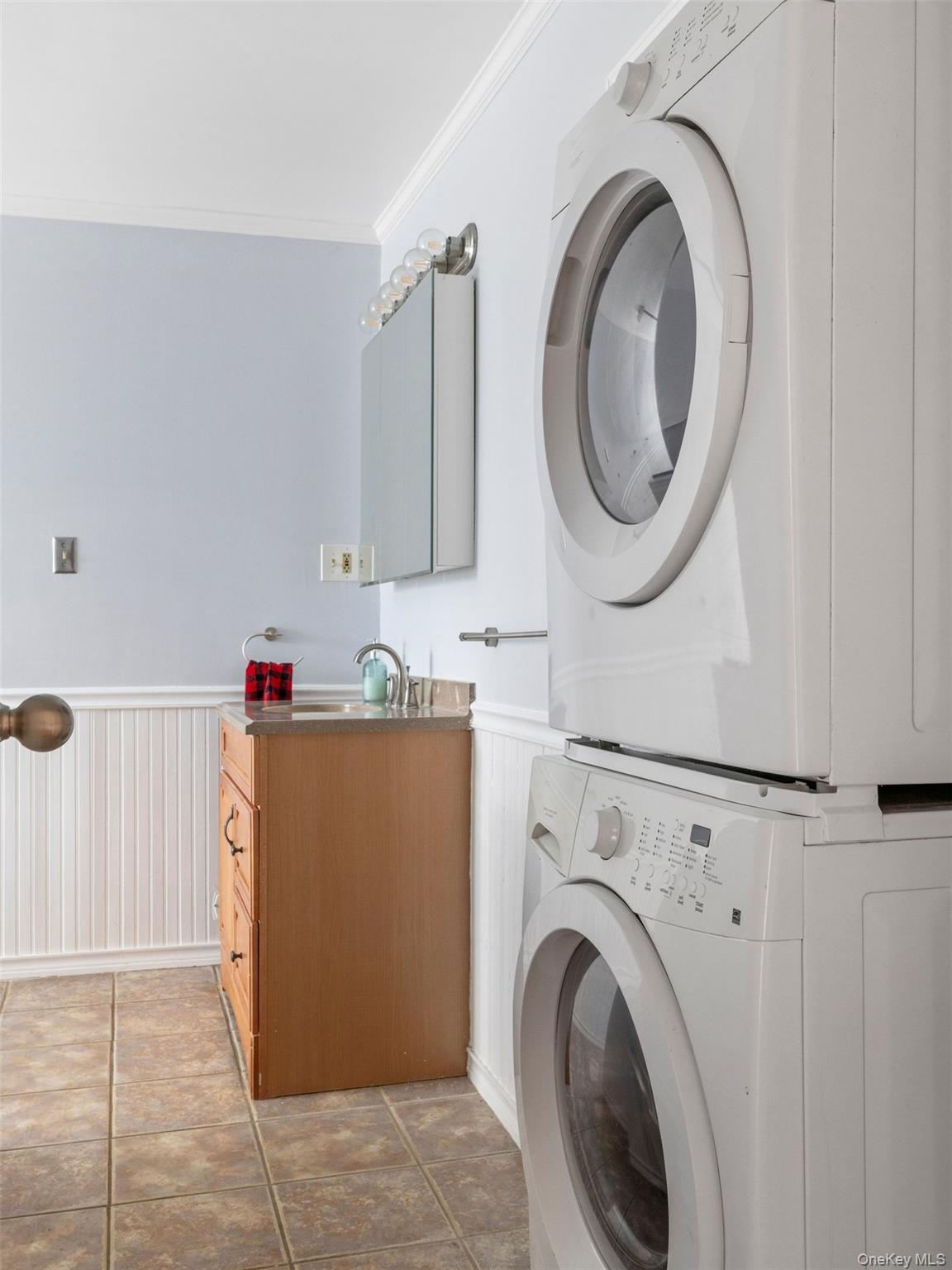 #18 photo, 27 Brick Row, Athens , NY 12015