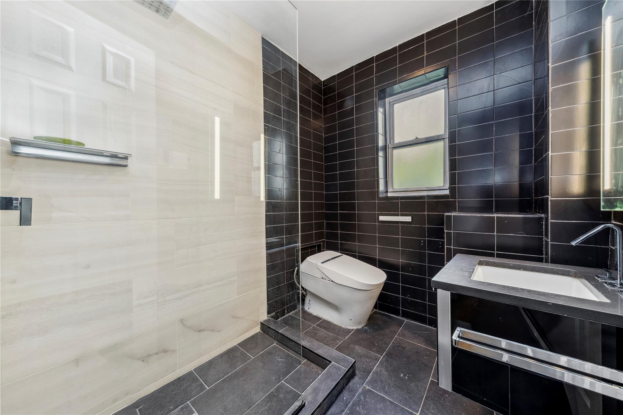 #9 photo, 49 Marble Hill Avenue, New York (Manhattan) , NY 10463