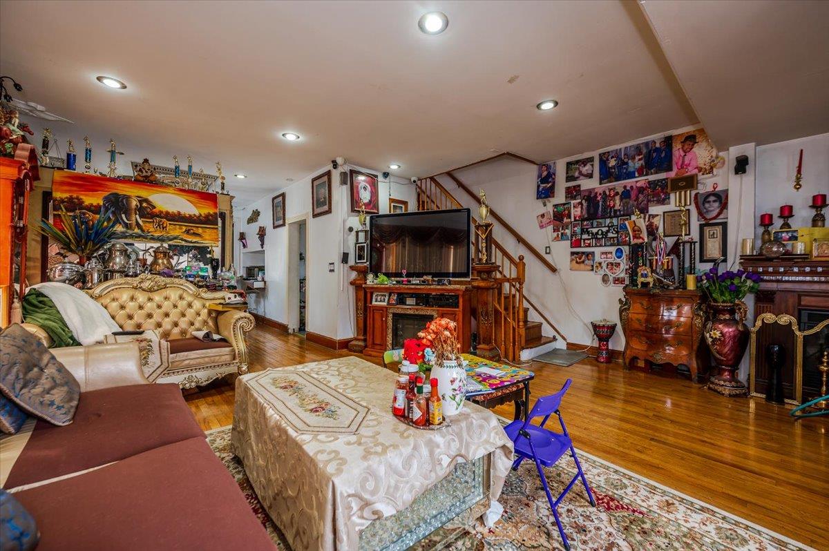 #3 photo, 9728 130th Street, クイーンズ区 Richmond Hill S. , NY 11419