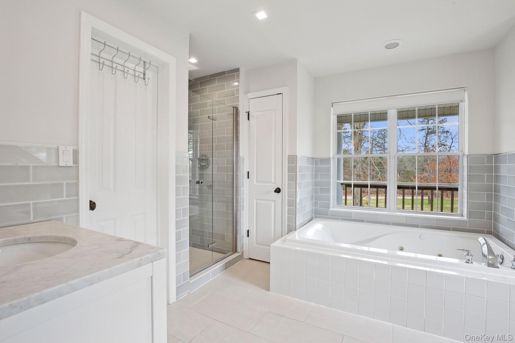 #16 photo, 71 Old Canoe Place Road, サフォーク郡 Hampton Bays , NY 11946