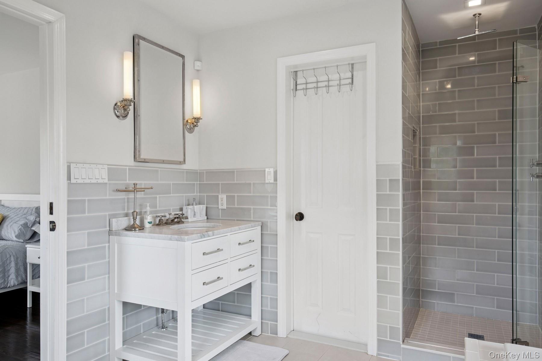 #17 photo, 71 Old Canoe Place Road, サフォーク郡 Hampton Bays , NY 11946