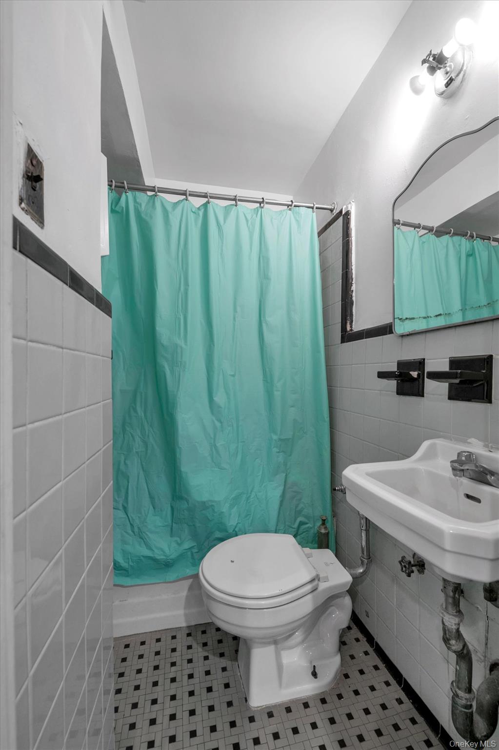 #15 photo, 69-40 Yellowstone Blvd, Forest Hills , NY 11375