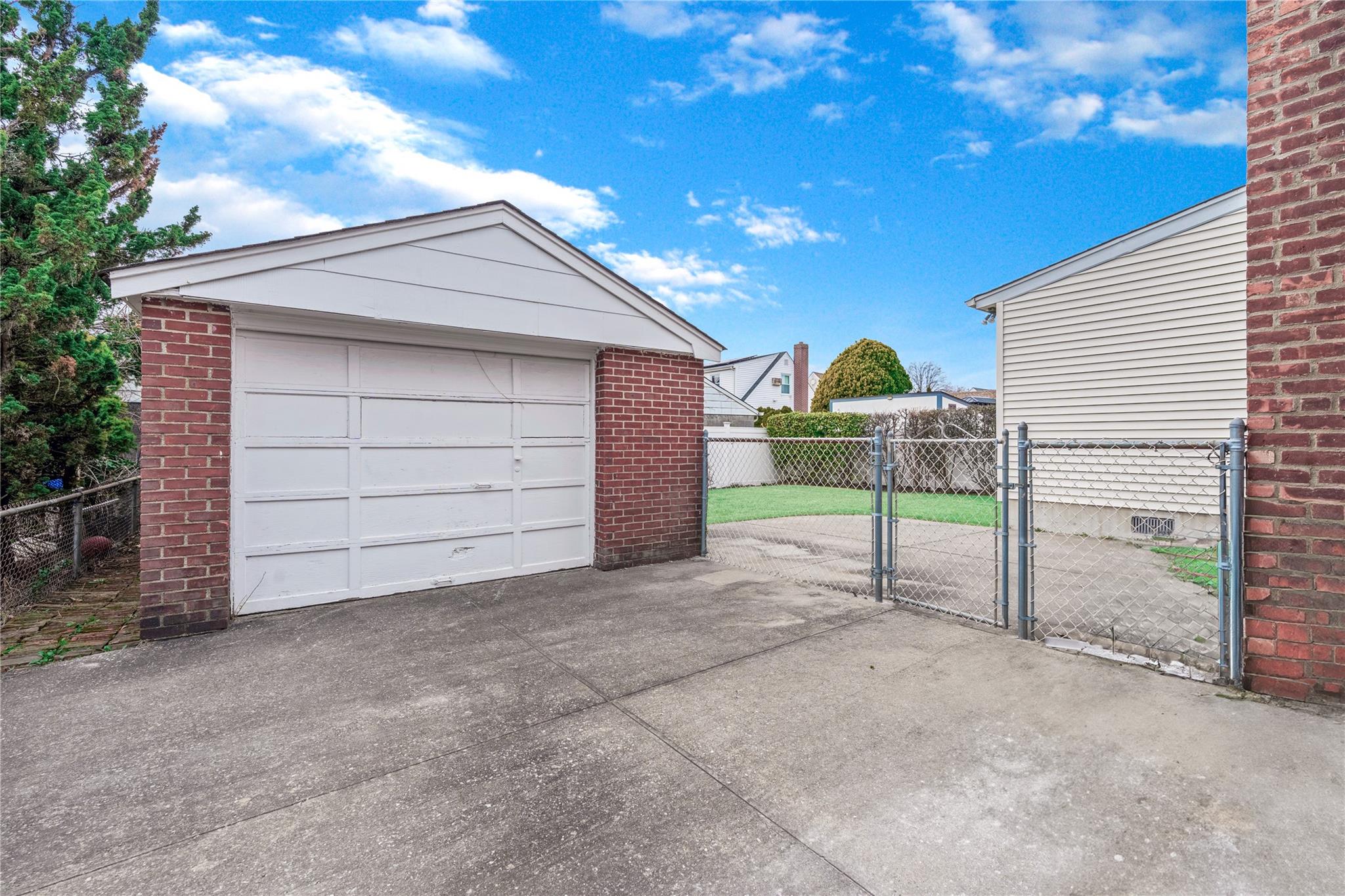 #16 photo, 2013 New Hyde Park Road, New Hyde Park , NY 11040