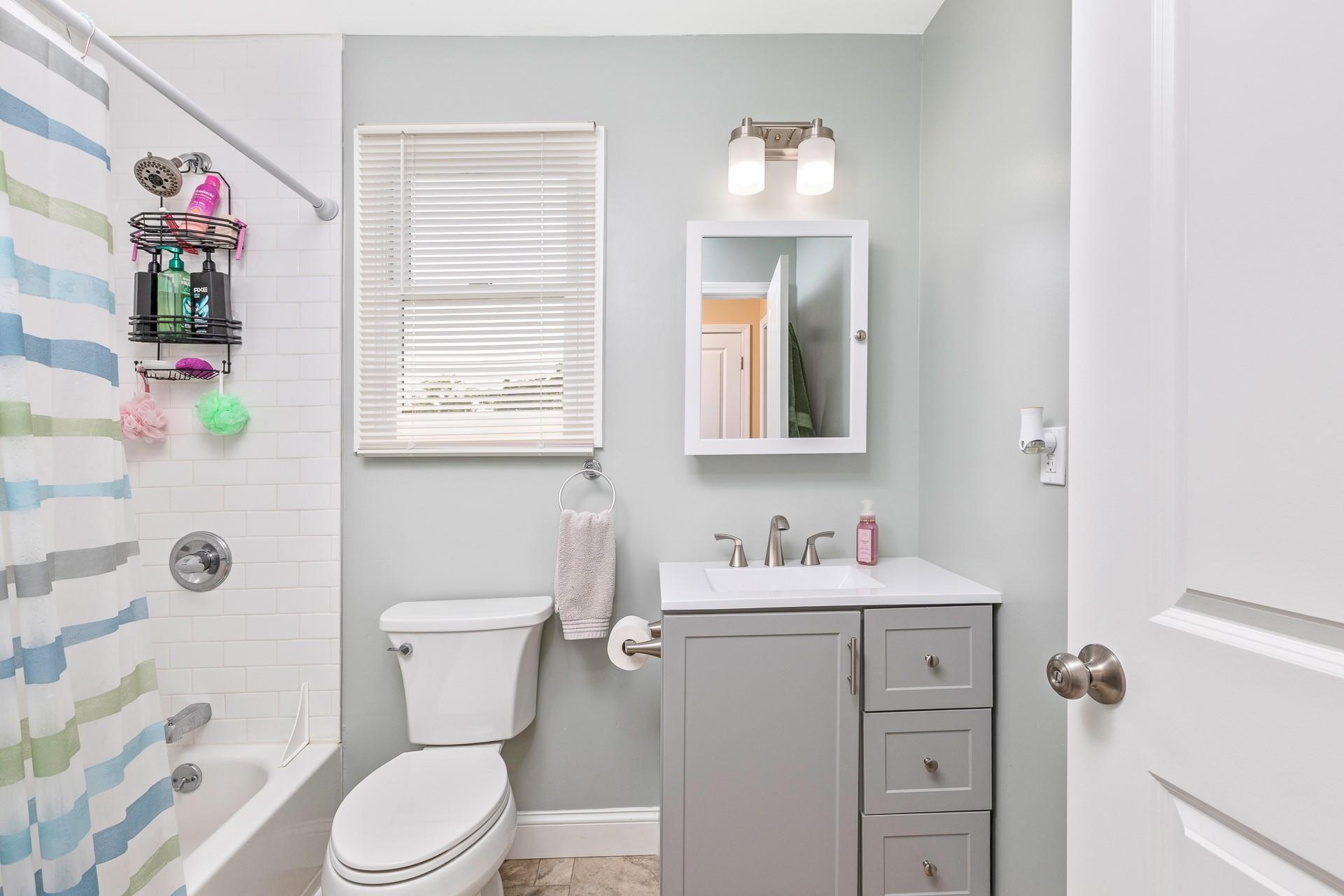 #8 photo, 2 Lafayette Drive, サフォーク郡 Shirley , NY 11967